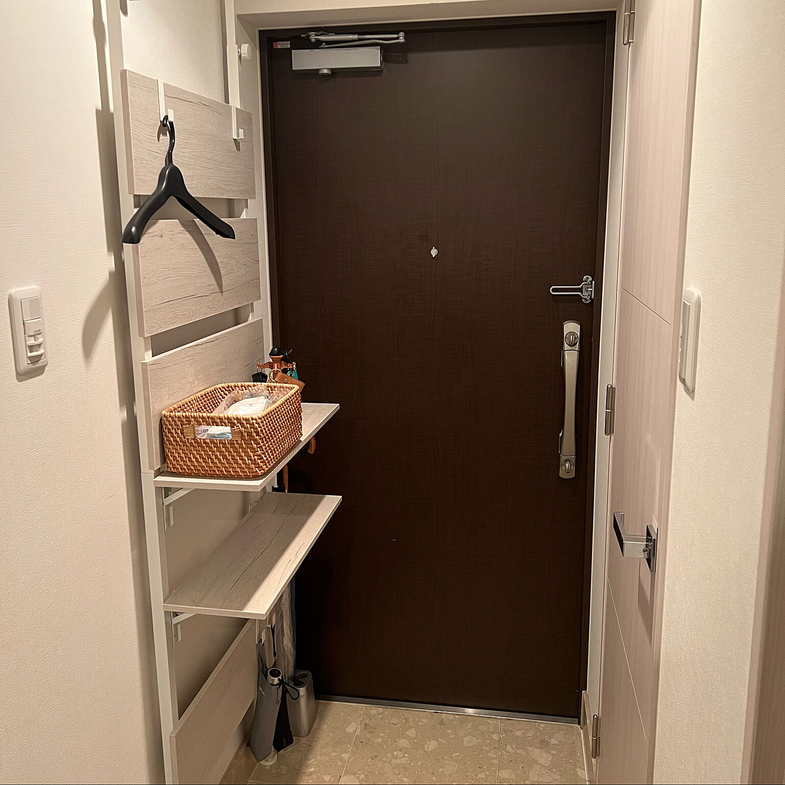 玄関まわりをすっきり便利に！ニトリの収納アイテムを使った玄関収納10