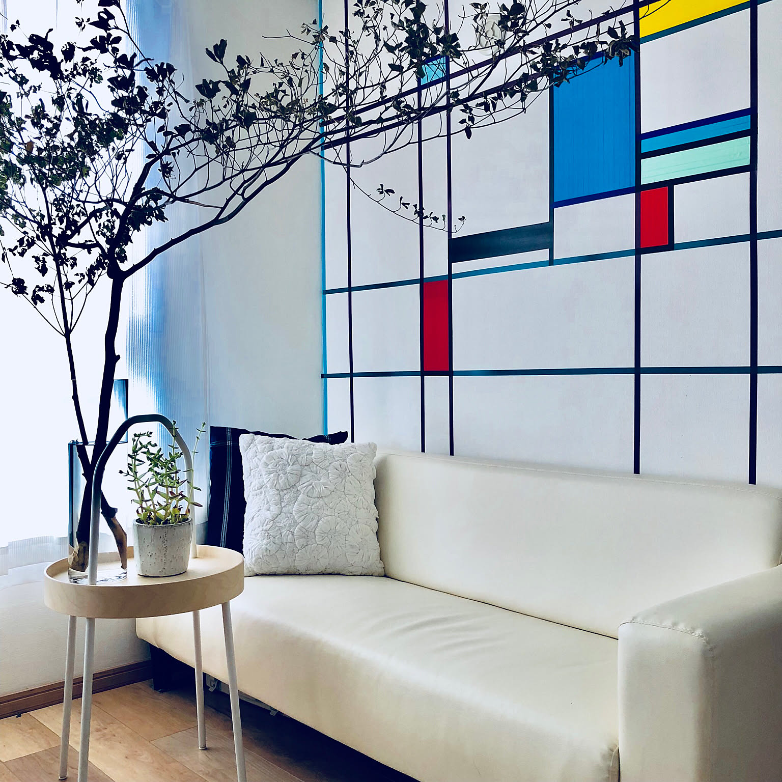 芸術的感性が光る 壁面をキャンパスのように楽しむお部屋 Roomclip Mag 暮らしとインテリアのwebマガジン