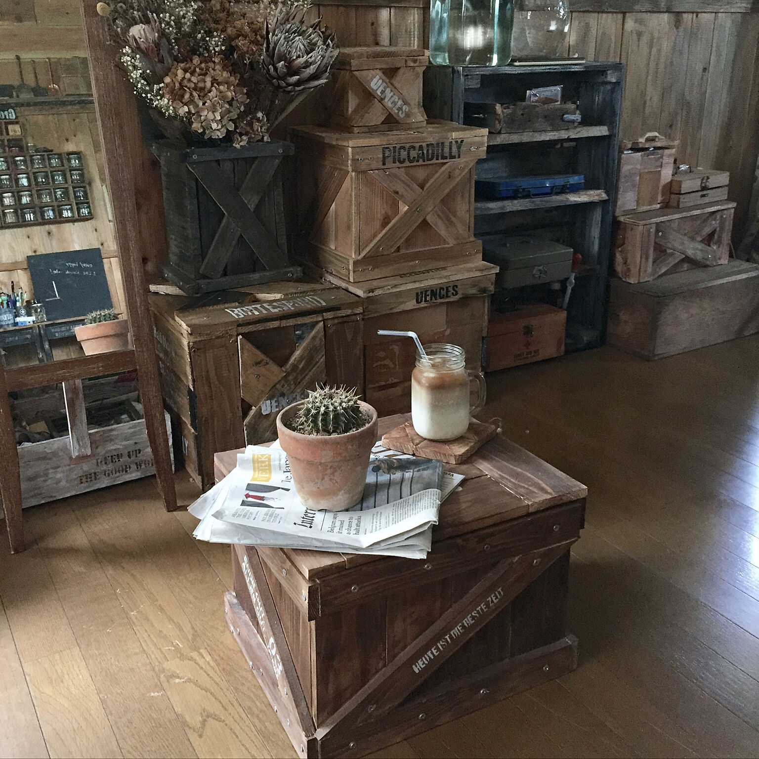 古道具　アンティークシャビーな質感の木箱