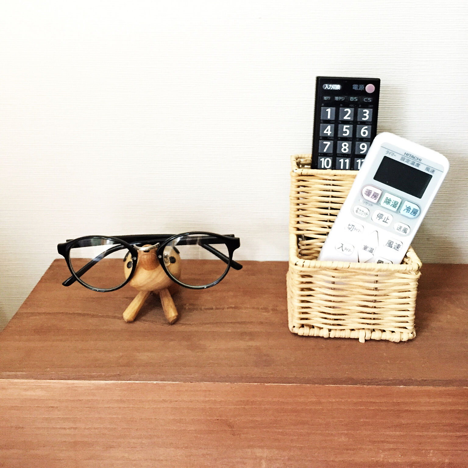 置き場所を決めてすっきり メガネの収納アイデア10選 Roomclip Mag 暮らしとインテリアのwebマガジン