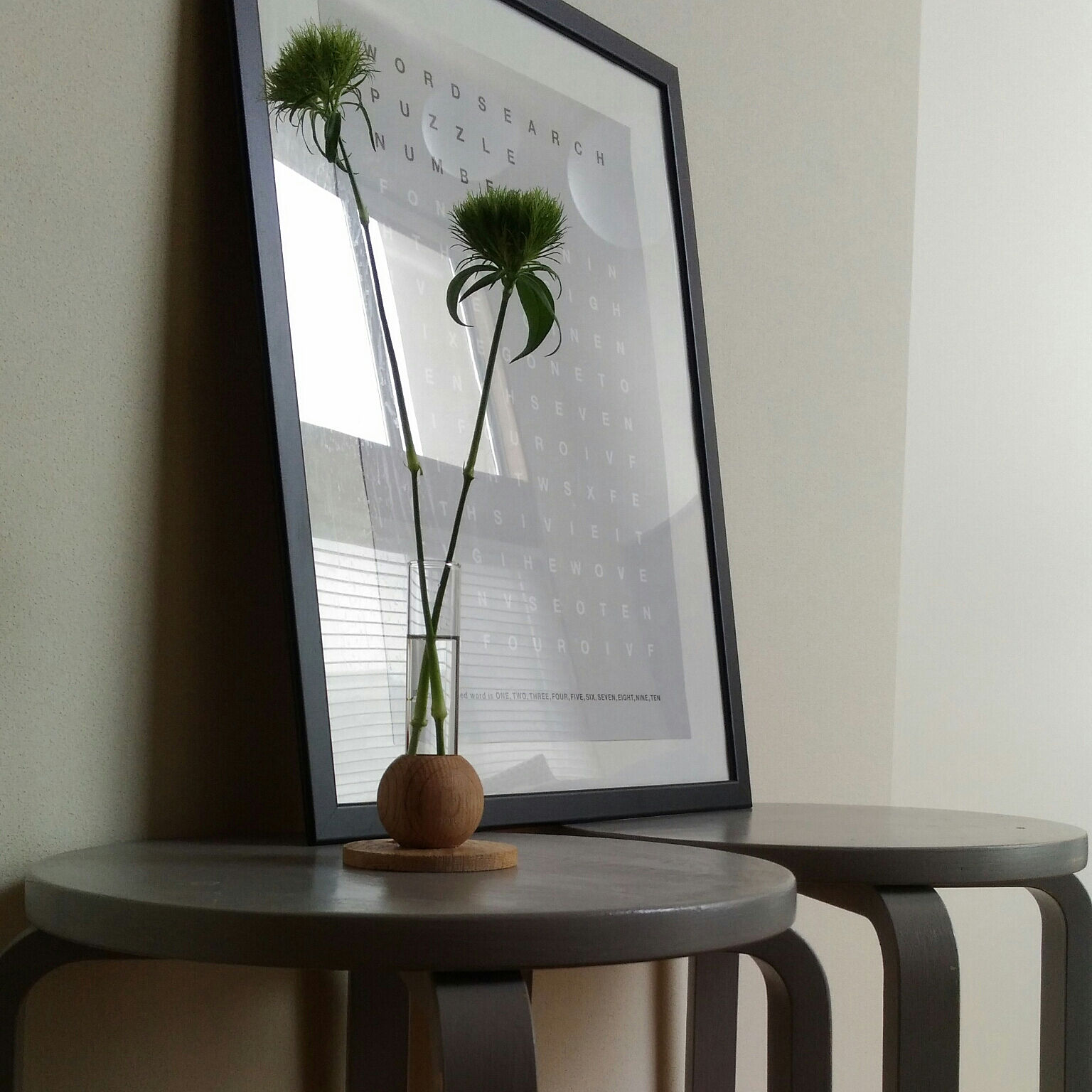 一輪挿し42選 ガラスや木製など Roomclip Mag 暮らしとインテリアのwebマガジン