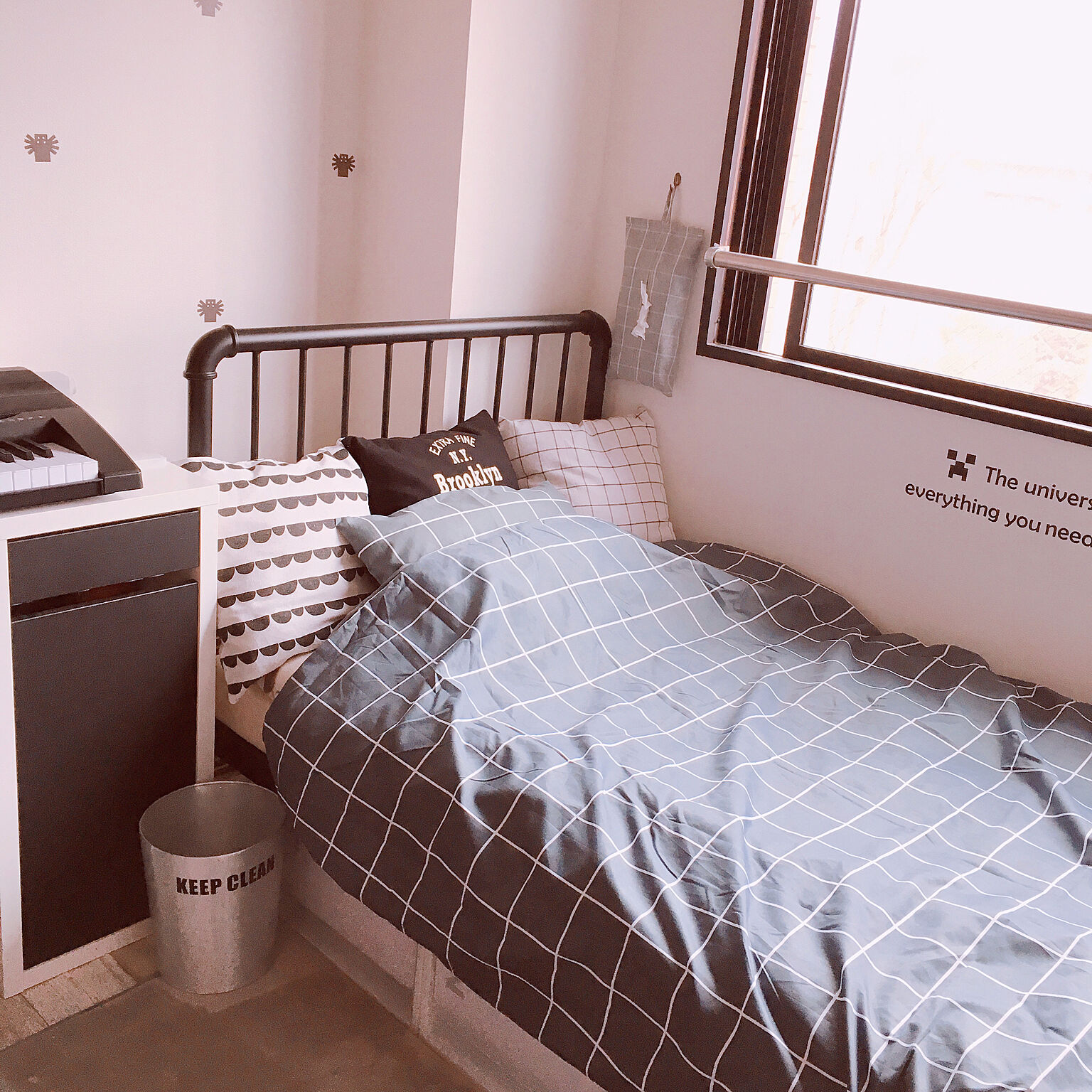 ダイソーで見つけた ベッドルームに使える優秀アイテム Roomclip Mag 暮らしとインテリアのwebマガジン