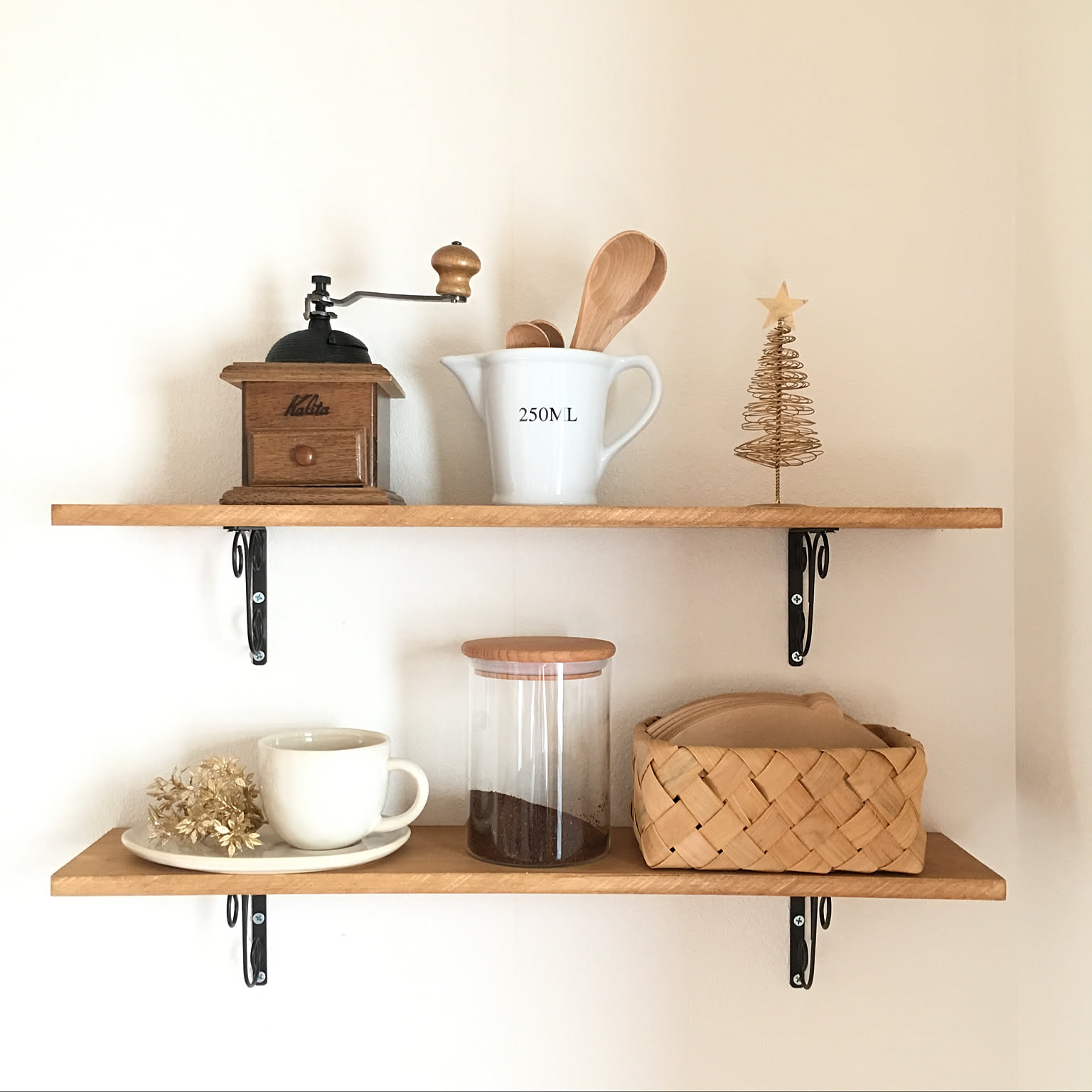 どんな風に作る カフェグッズを収納するカフェコーナー Roomclip Mag 暮らしとインテリアのwebマガジン どんな風に作る カフェグッズを収納するカフェコーナー Roomclip Mag 暮らしとインテリアのwebマガジン