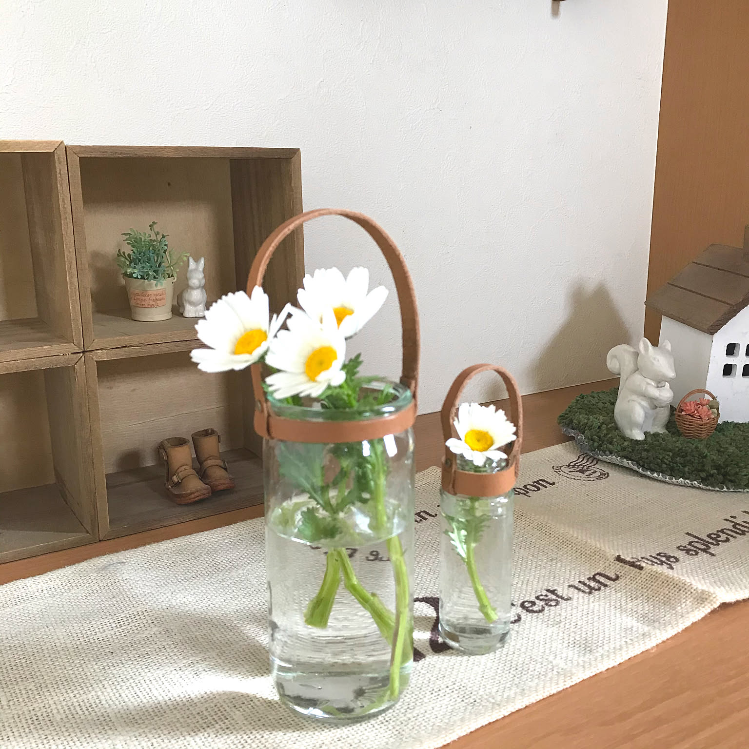 専用工具なしでokなレザークラフト ハンドル付きフラワーベース By Norikoko310さん Roomclip Mag 暮らしとインテリアのwebマガジン