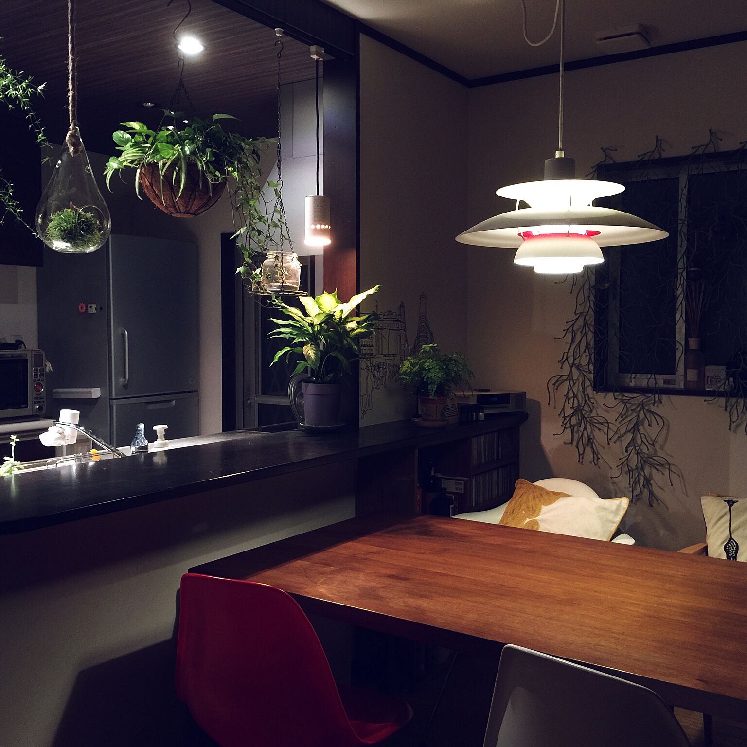 お部屋の雰囲気や目的で選ぼう！素敵な「照明」実例 | RoomClip mag 