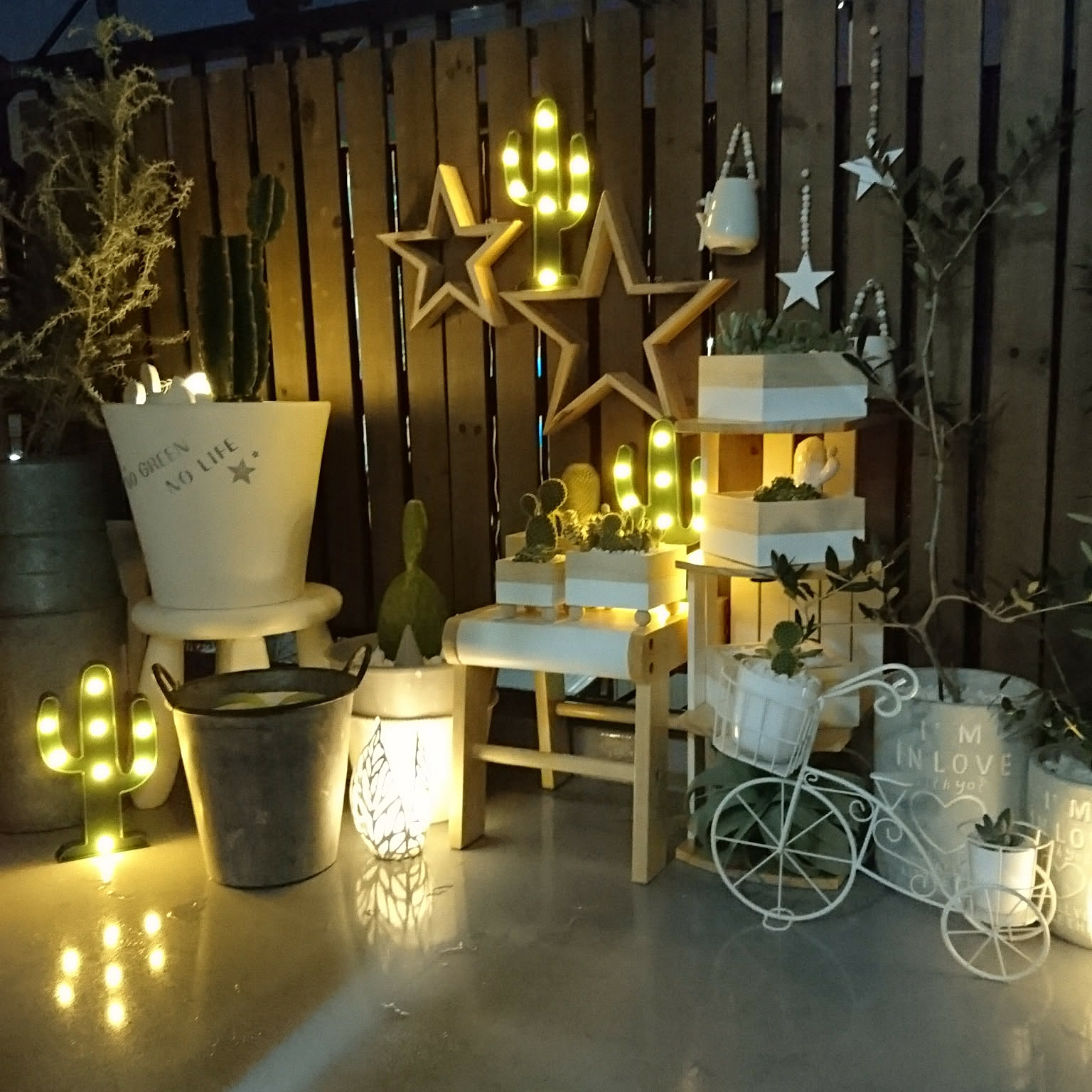 夜は光に癒されて過ごしたい ライトアップの楽しみ方 Roomclip Mag 暮らしとインテリアのwebマガジン