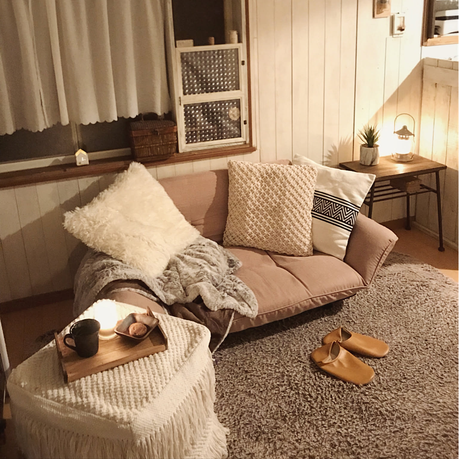 おうち時間を快適に 素材やデザインにこだわるスリッパ Roomclip Mag 暮らしとインテリアのwebマガジン おうち時間を快適に 素材やデザインにこだわるスリッパ Roomclip Mag 暮らしとインテリアのwebマガジン