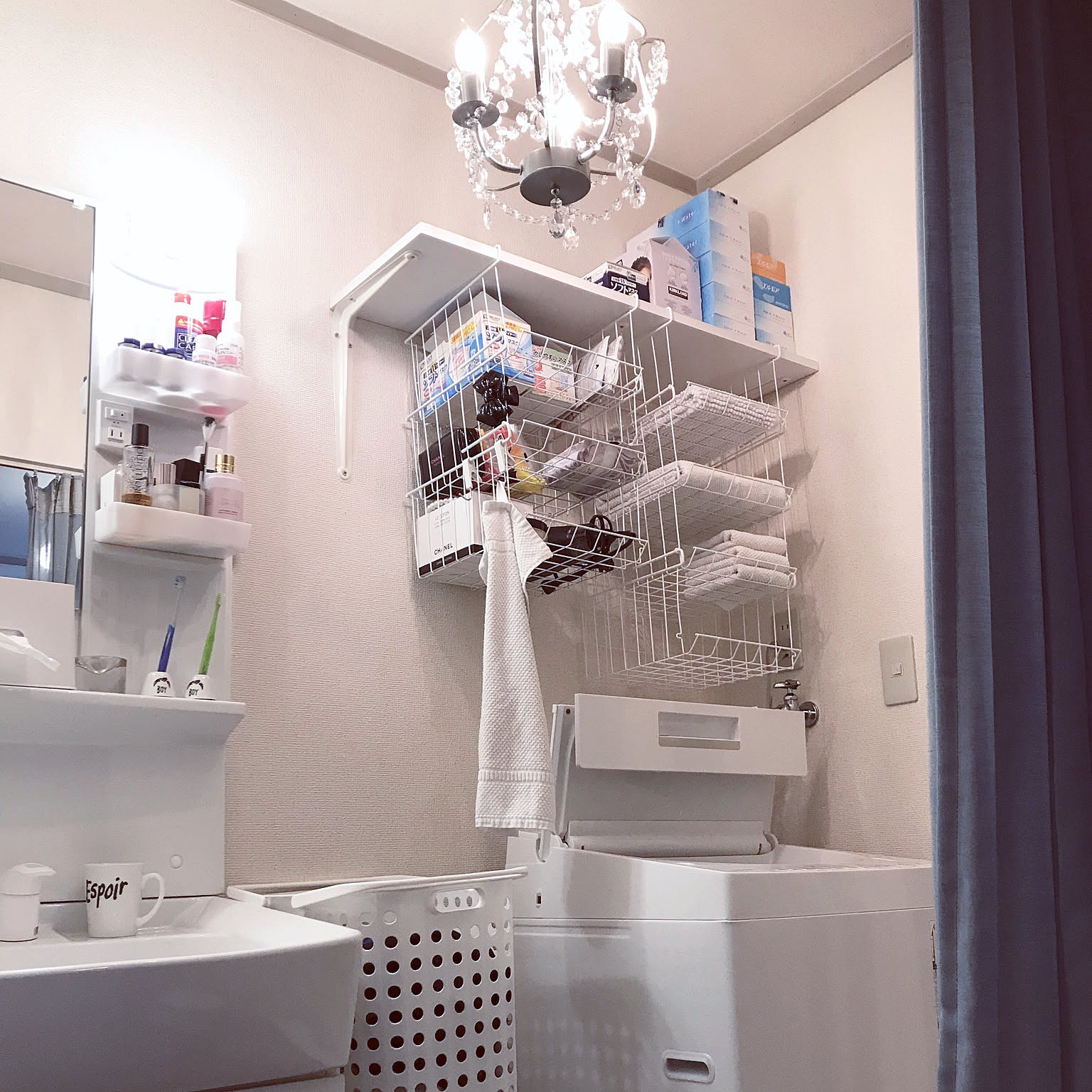 どこで使って 何を収納しているの 吊りカゴの便利な活用法 Roomclip Mag 暮らしとインテリアのwebマガジン