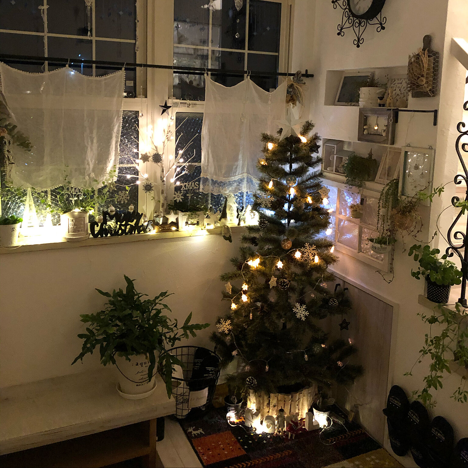 いろんな場所に飾りたい 省スペースなクリスマスツリー Roomclip Mag 暮らしとインテリアのwebマガジン