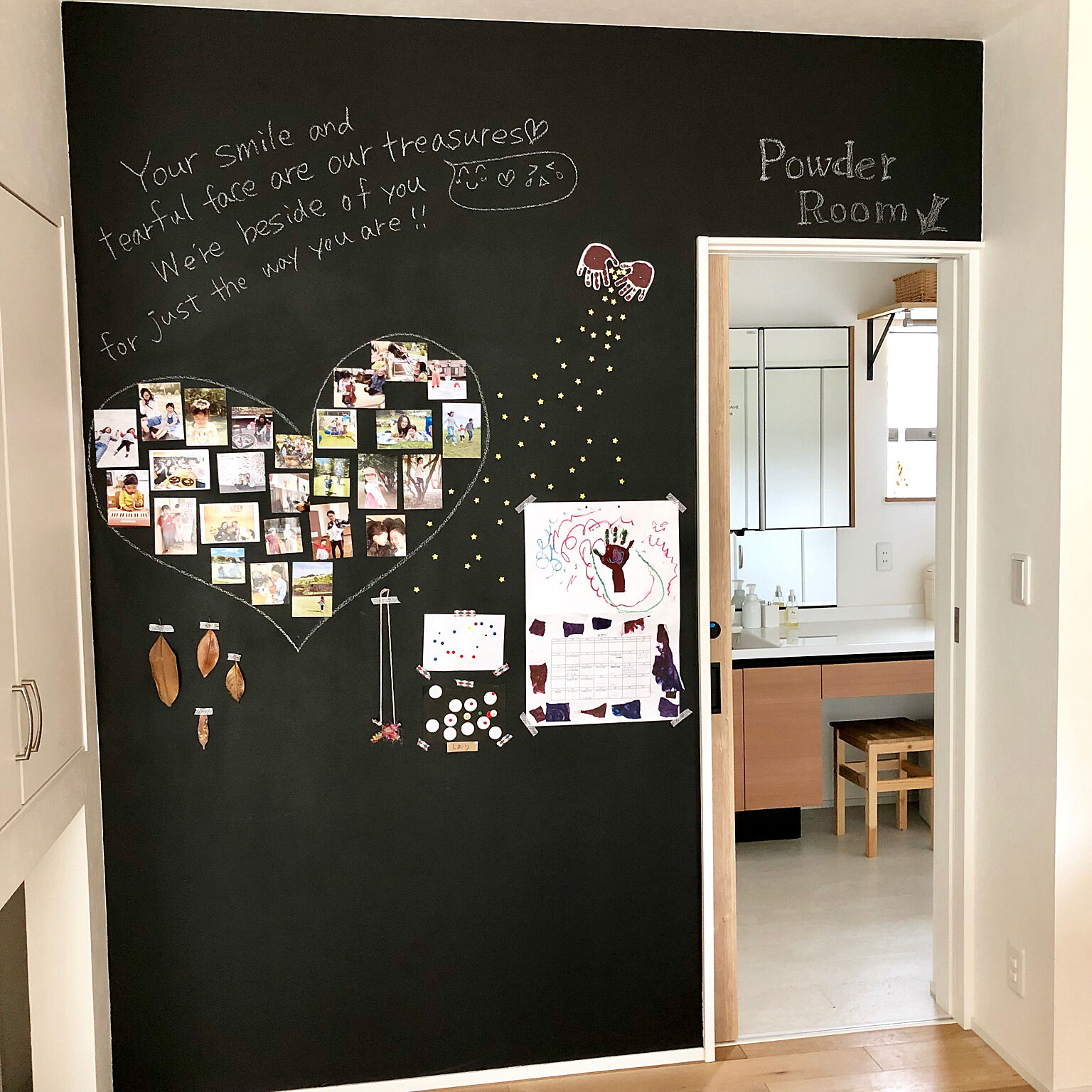 幸せあふれる空間作りに 子どもの作品の飾り方10選 Roomclip Mag 暮らしとインテリアのwebマガジン