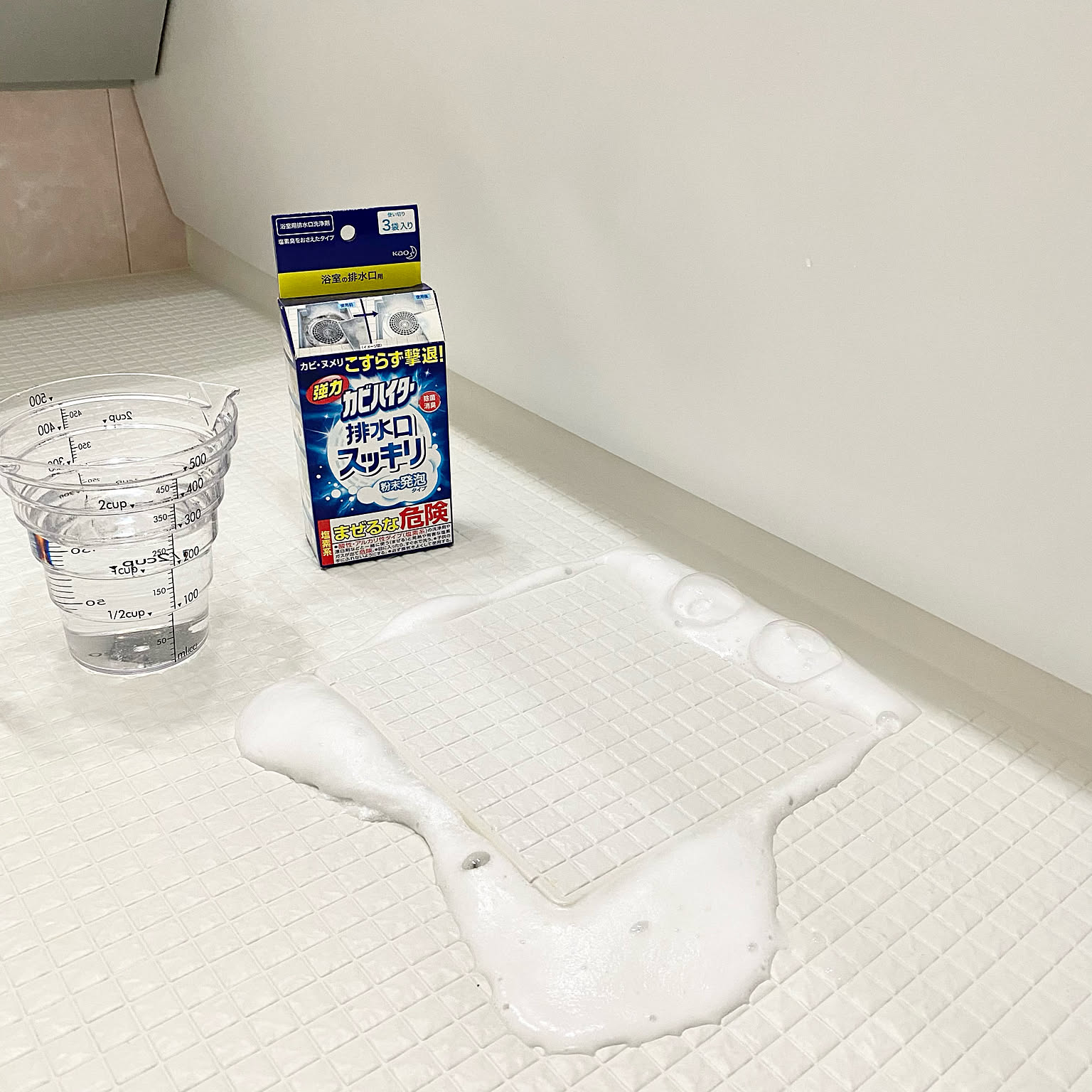 頑張らなくてもok こすり掃除いらずでお風呂の排水口を清潔に Roomclip Mag 暮らしとインテリアのwebマガジン