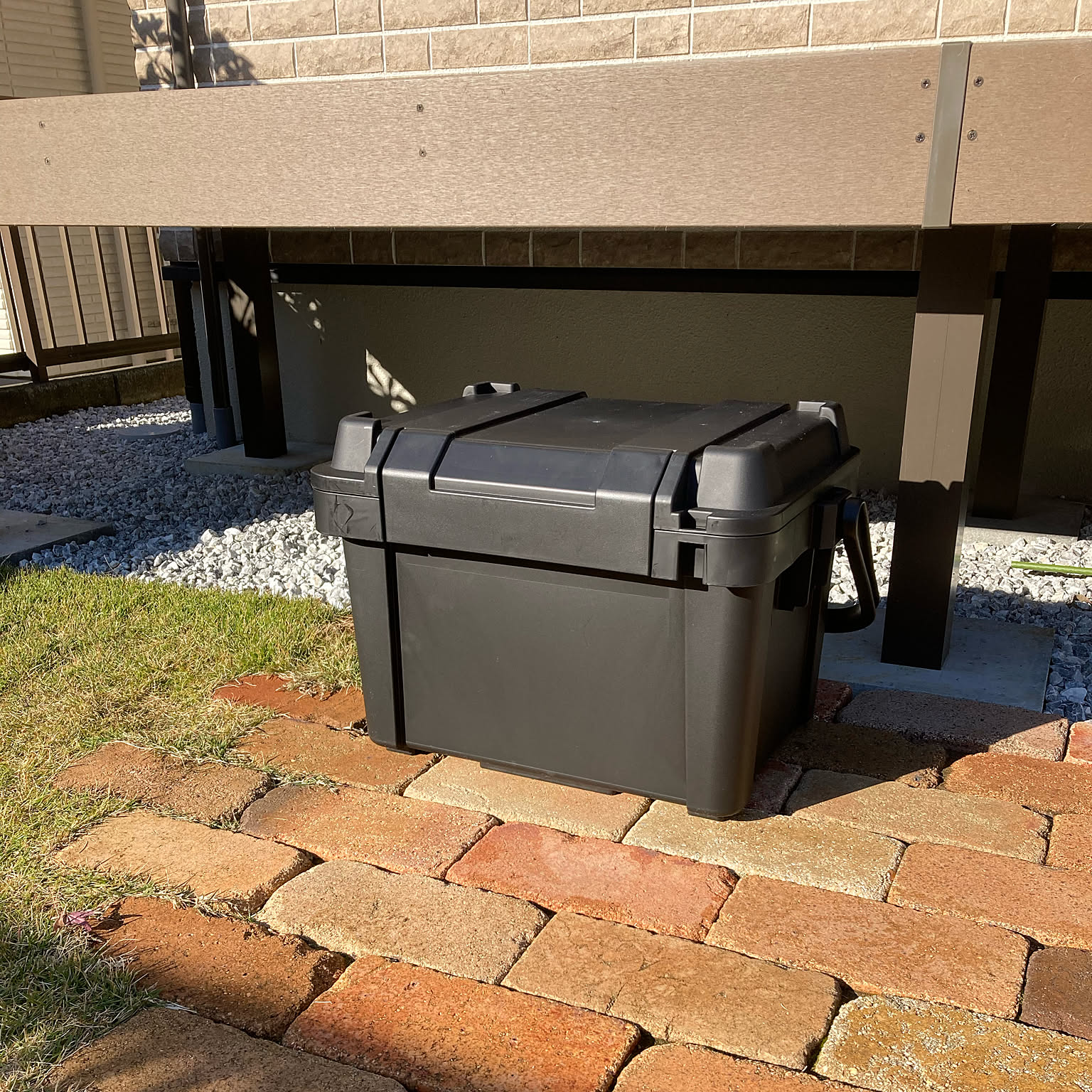 ドライな雰囲気をプラス コンテナボックスでかっこいい収納実例 Roomclip Mag 暮らしとインテリアのwebマガジン