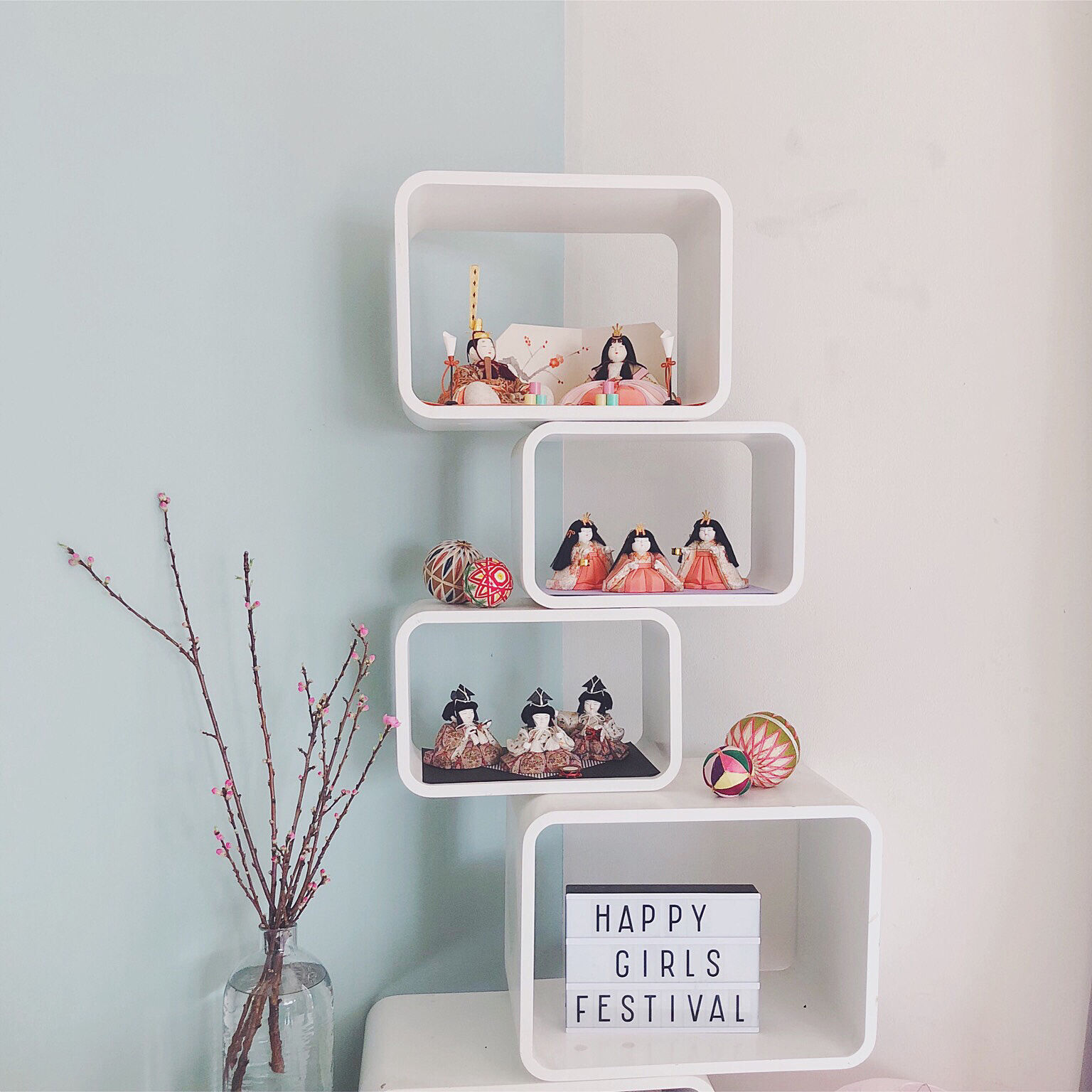 今年のひな祭りはこう飾る ひな人形の飾り方実例10選 Roomclip Mag 暮らしとインテリアのwebマガジン