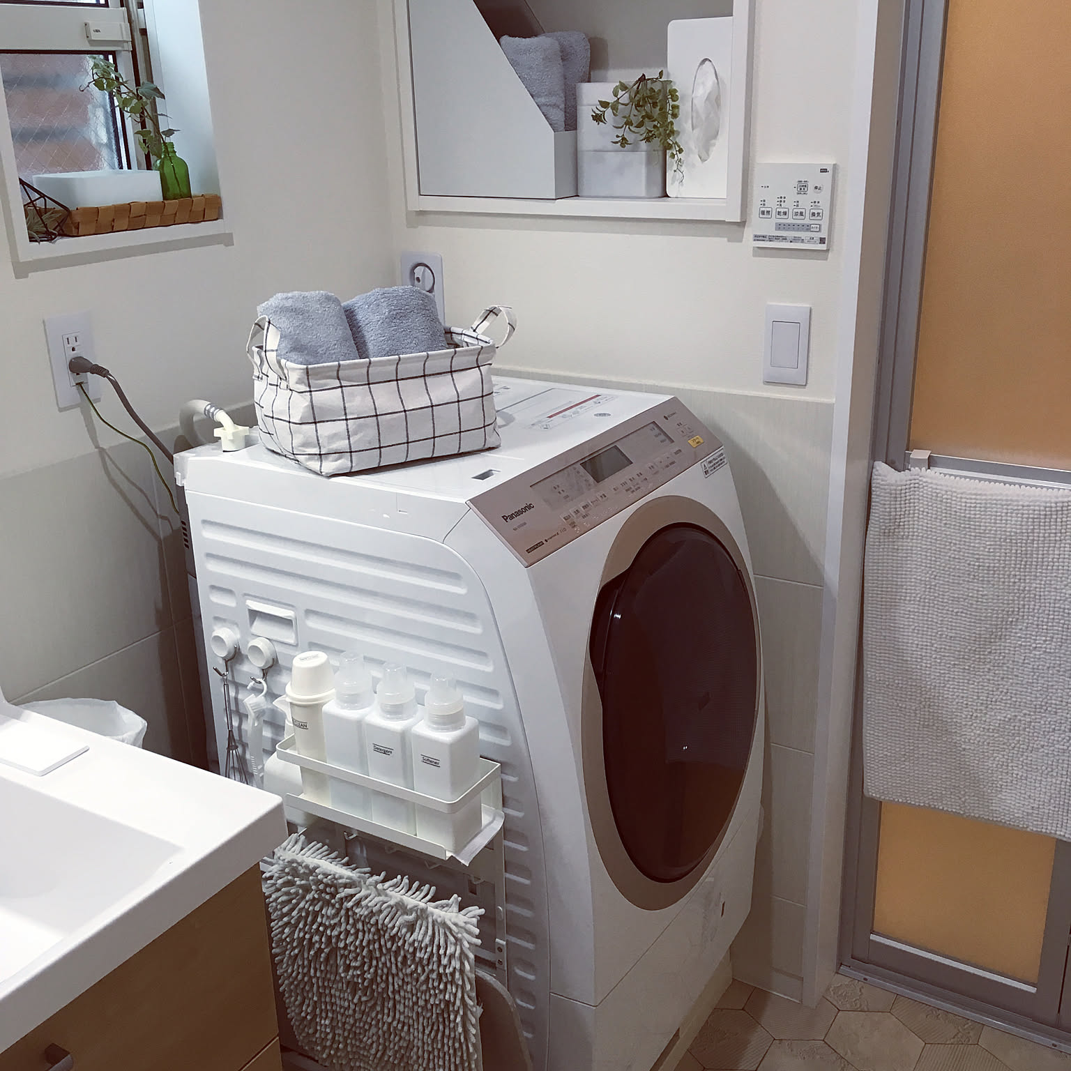 限りあるスペースを徹底活用 洗面所の収納量を増やすコツ Roomclip Mag 暮らしとインテリアのwebマガジン