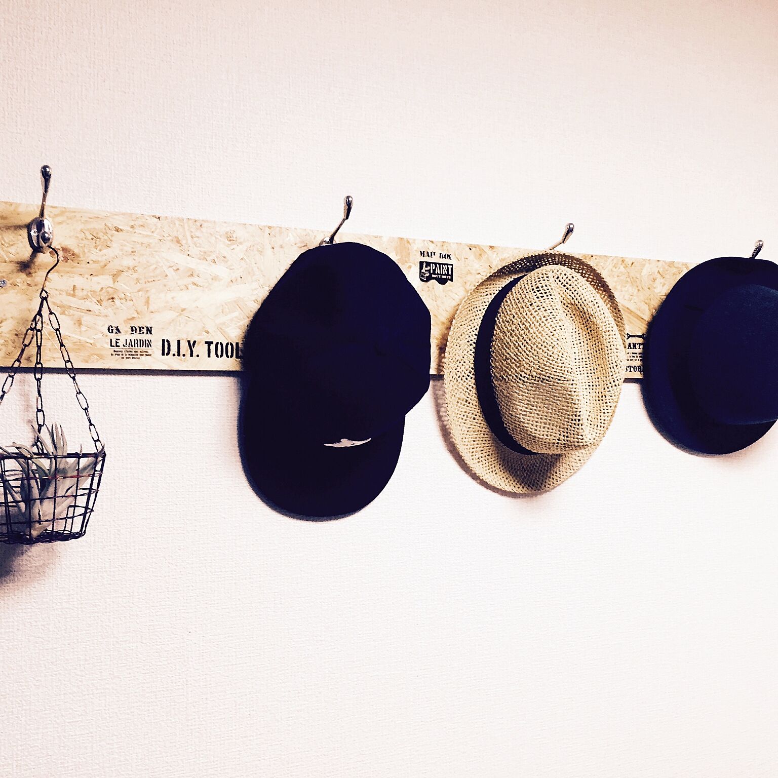 帽子はおしゃれにディスプレイ収納☆ | RoomClip mag | 暮らしとインテリアのwebマガジン