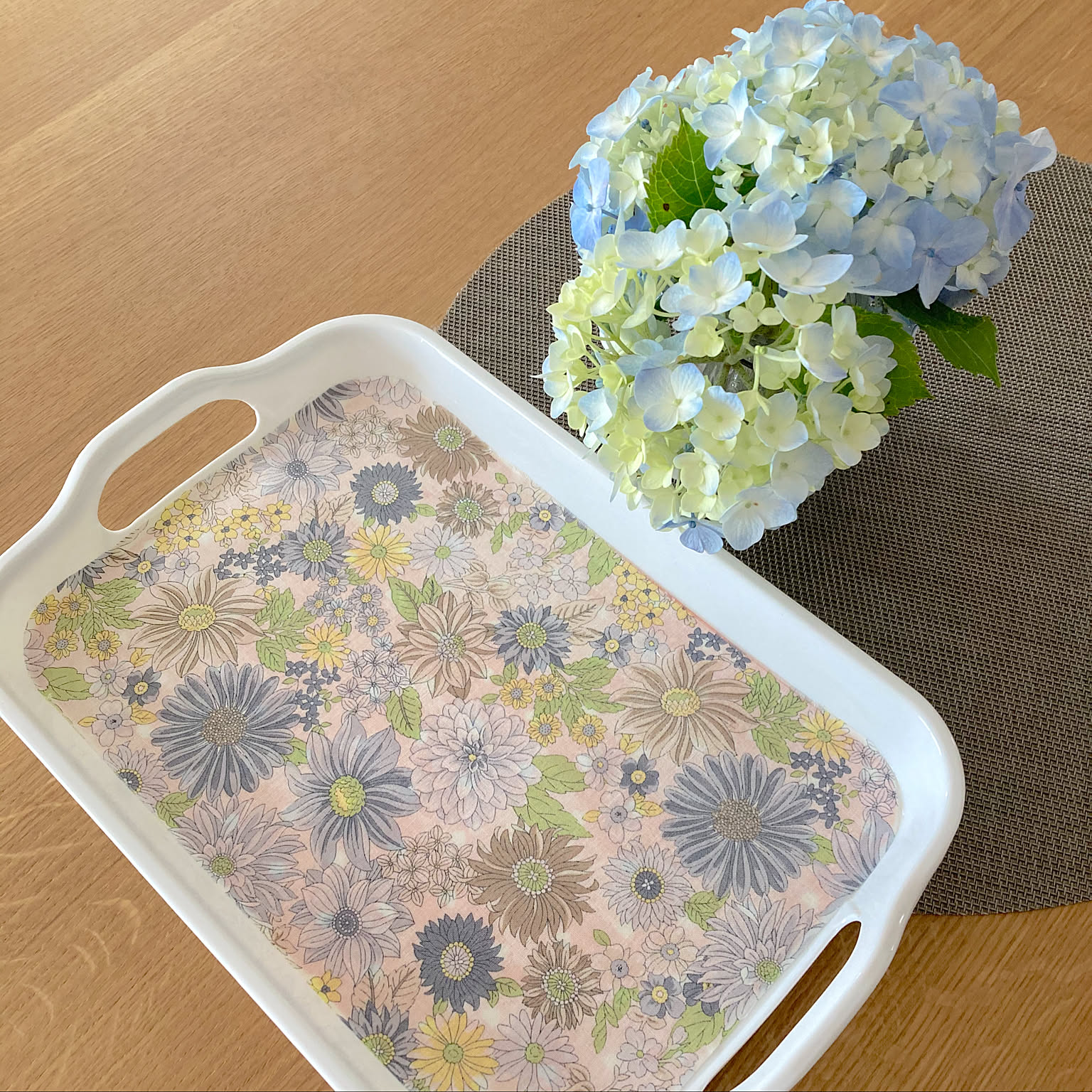 プラスチックトレーを好みの色柄にリメイクする簡単テクニック By Bestwishes Ryokoさん Roomclip Mag 暮らしとインテリアのwebマガジン