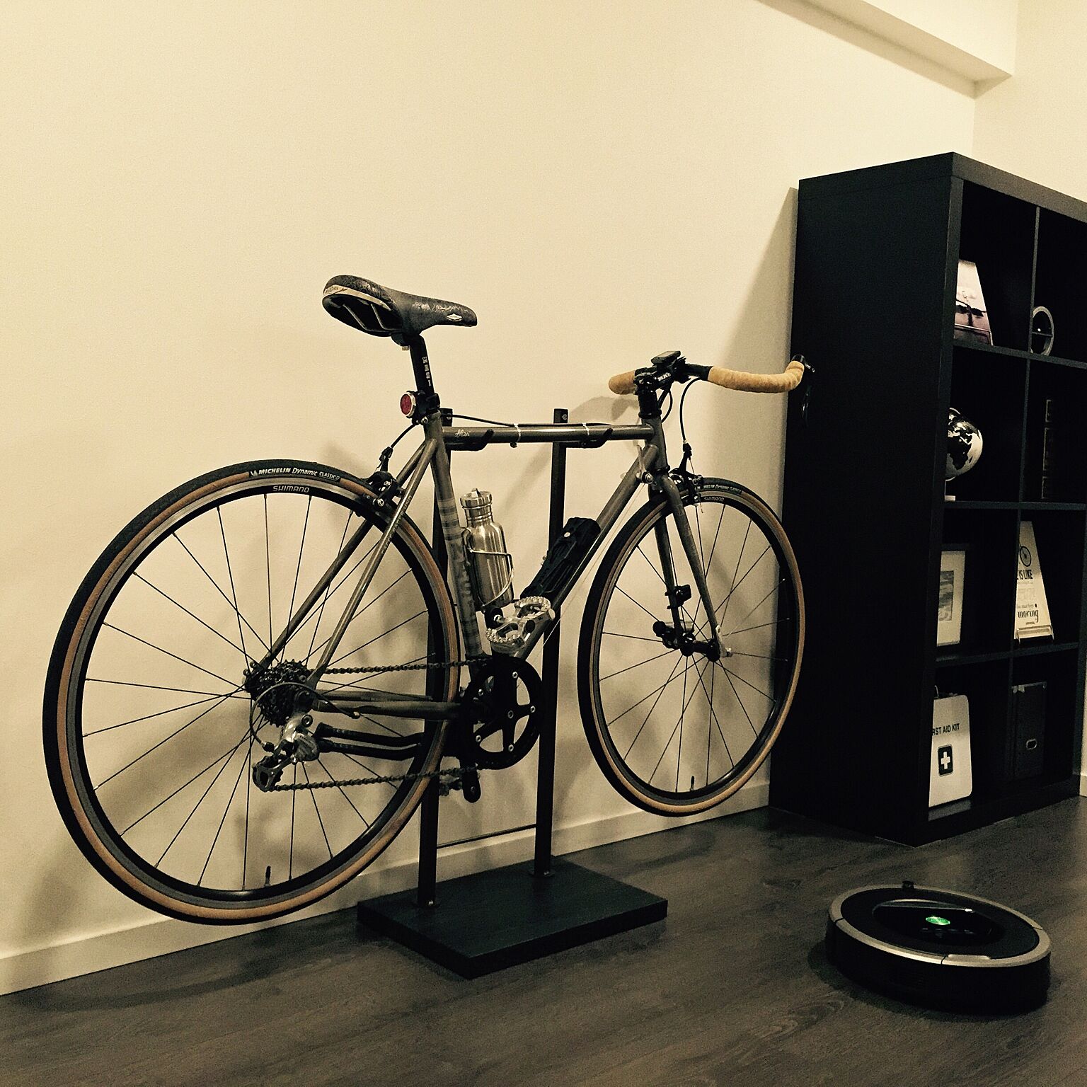 屋外と室内どちらに置く 自転車の置き場所と設置方法 Roomclip Mag 暮らしとインテリアのwebマガジン