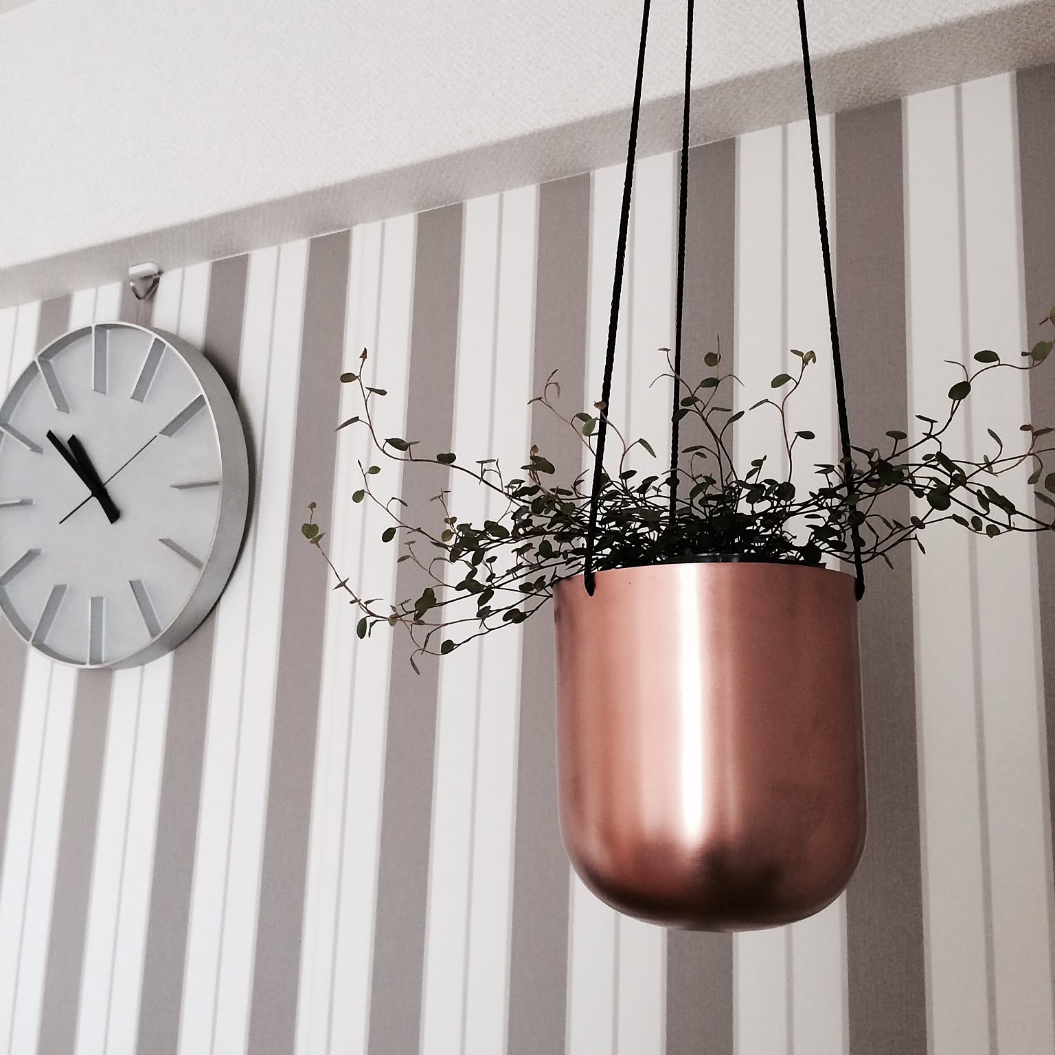 コッパーカラーでシンプルインテリアにアクセントを Roomclip Mag 暮らしとインテリアのwebマガジン