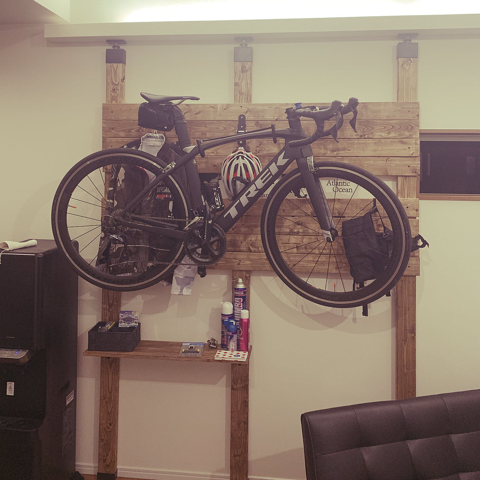 男心をくすぐる もっとクールになれるメンズグッズの収納 Roomclip Mag 暮らしとインテリアのwebマガジン