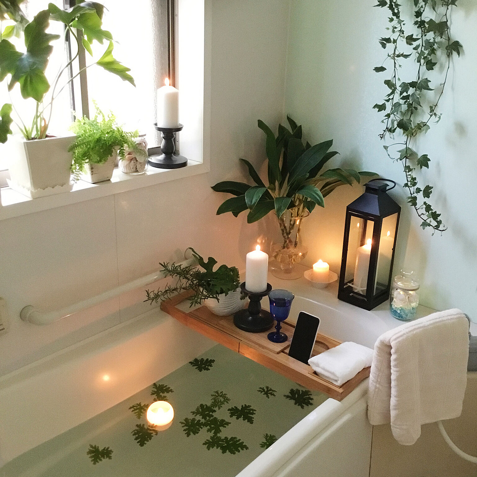 お風呂を最高の癒しに バスタイムを至福の時間にする方法 Roomclip Mag 暮らしとインテリアのwebマガジン