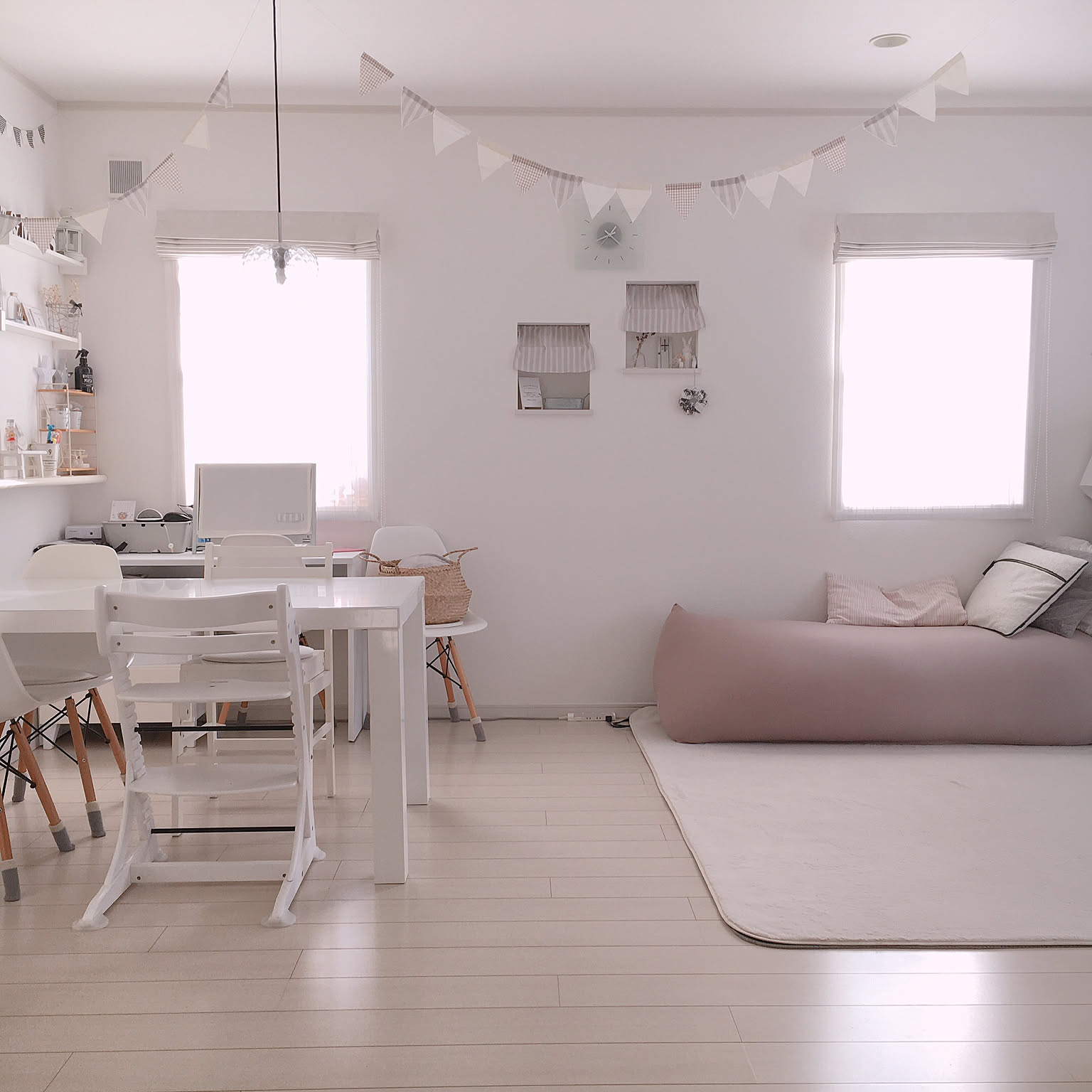 広々ゆったり掃除も楽ちん ソファなしリビングで快適生活 Roomclip Mag 暮らしとインテリアのwebマガジン