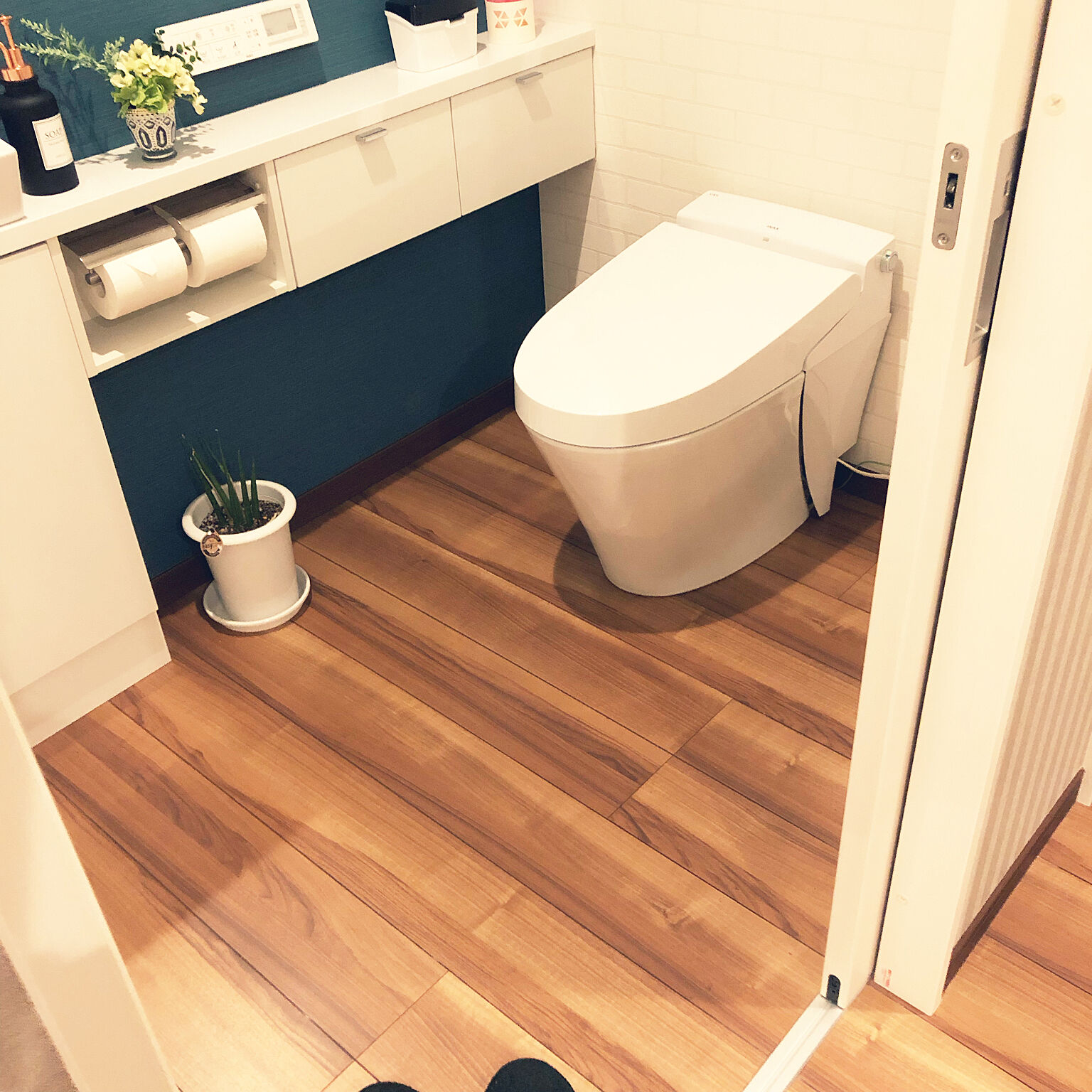 いつでもすっきりキレイに トイレの床を清潔に保つ方法 Roomclip Mag 暮らしとインテリアのwebマガジン