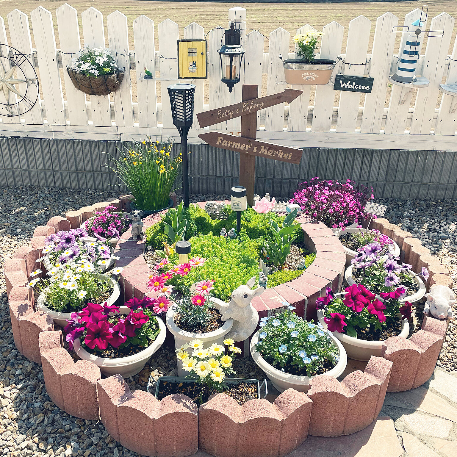 花壇で庭を自分らしく演出したい方へ♡花壇のDIYアイデア | RoomClip