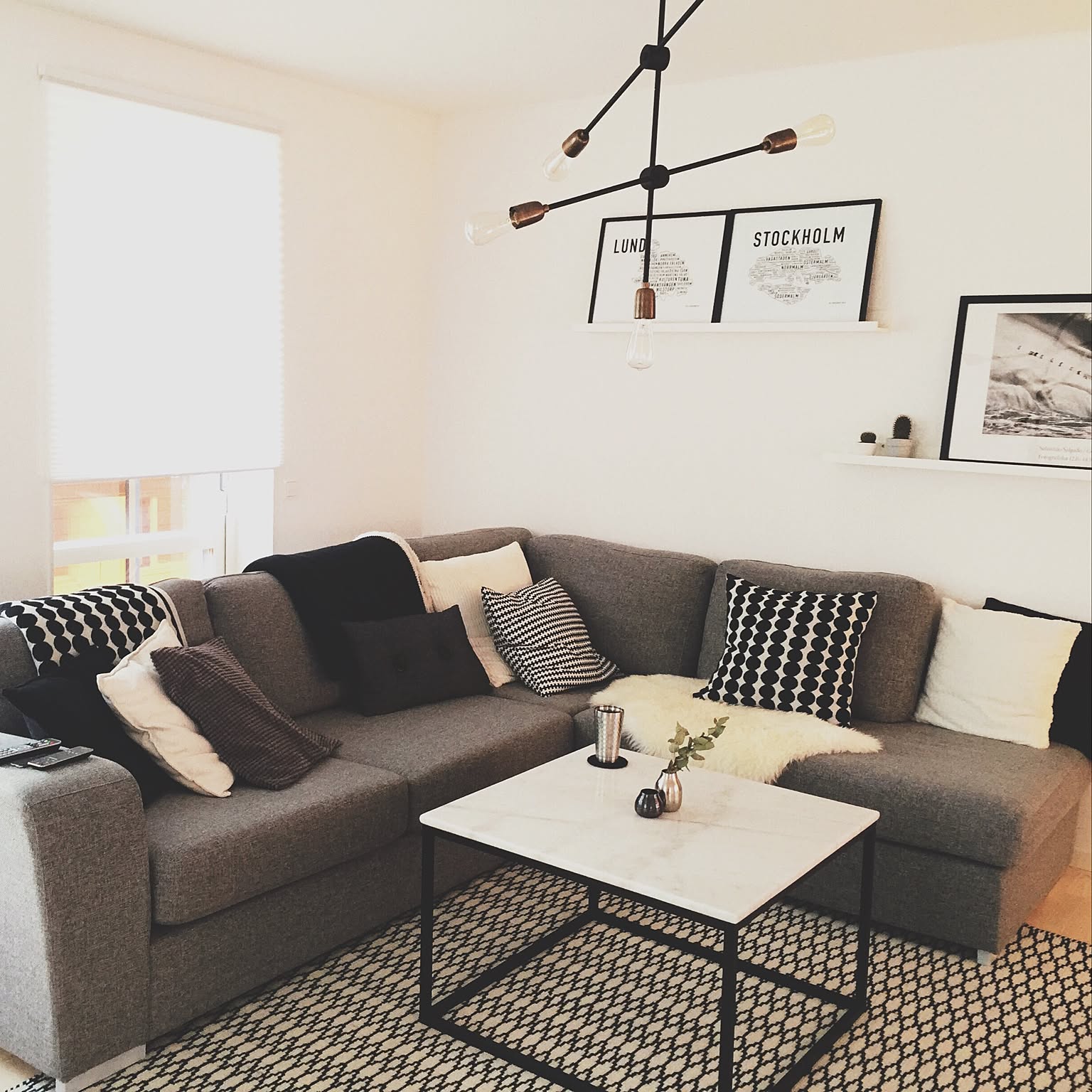 その美しさに脱帽 ため息ものの モノトーンのリビング Roomclip Mag 暮らしとインテリアのwebマガジン