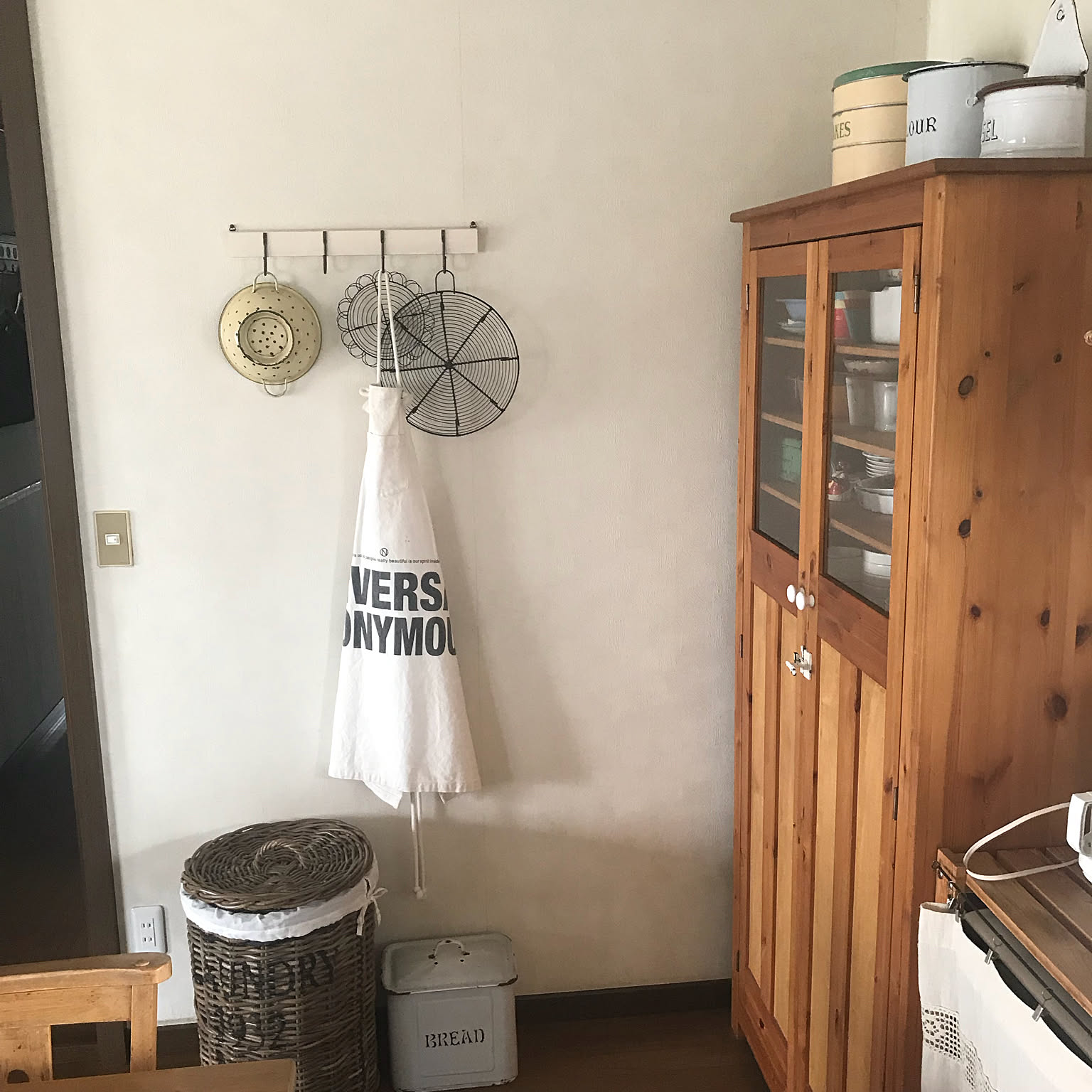 好きな1枚があればやる気アップ間違いなし 見た目も映える推しエプロン Roomclip Mag 暮らしとインテリアのwebマガジン