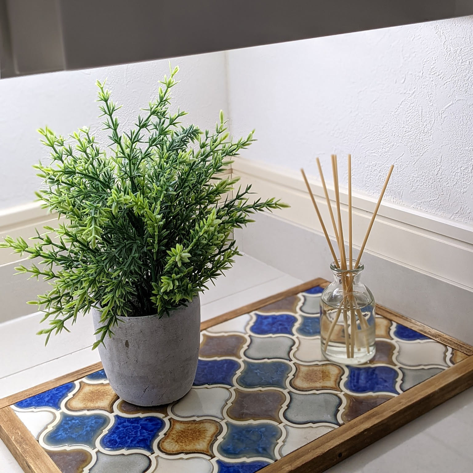 レトロな見た目が魅力 タイルやタイル風リメイクシートを使ったアイディア Roomclip Mag 暮らしとインテリアのwebマガジン