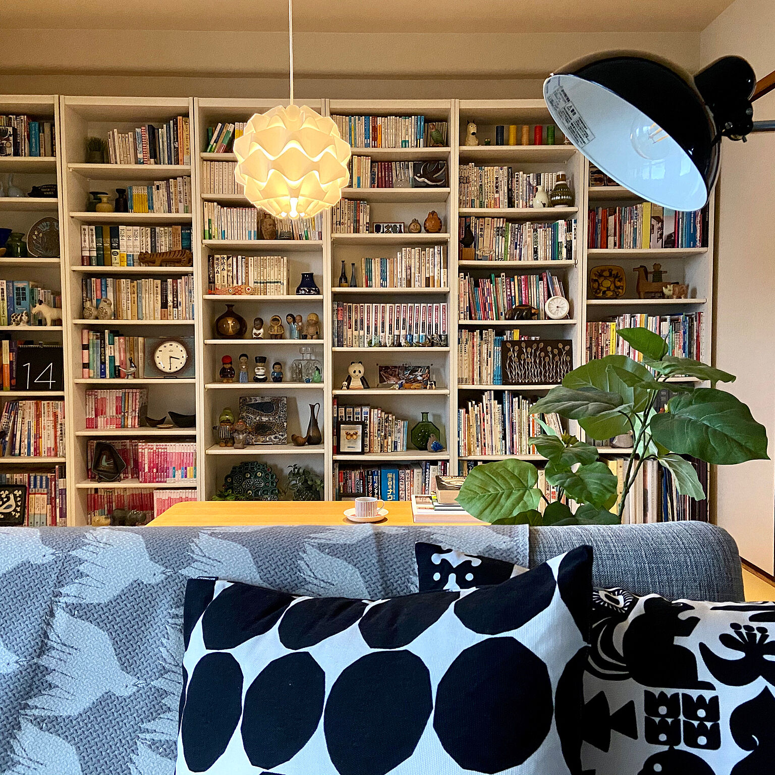お家でまったり読書とお茶を楽しむ☆癒しの空間ブックカフェ風インテリア