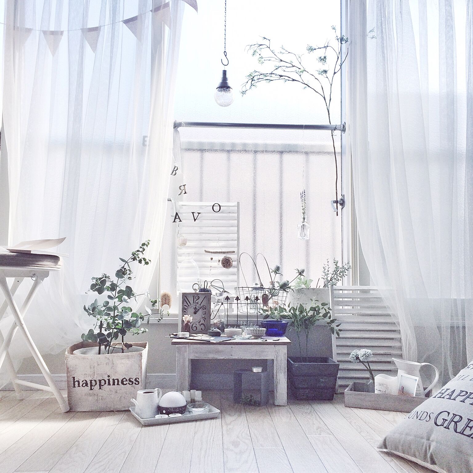 毎日癒されたい Ikeaの白カーテンで居心地良い空間づくり Roomclip Mag 暮らしとインテリアのwebマガジン