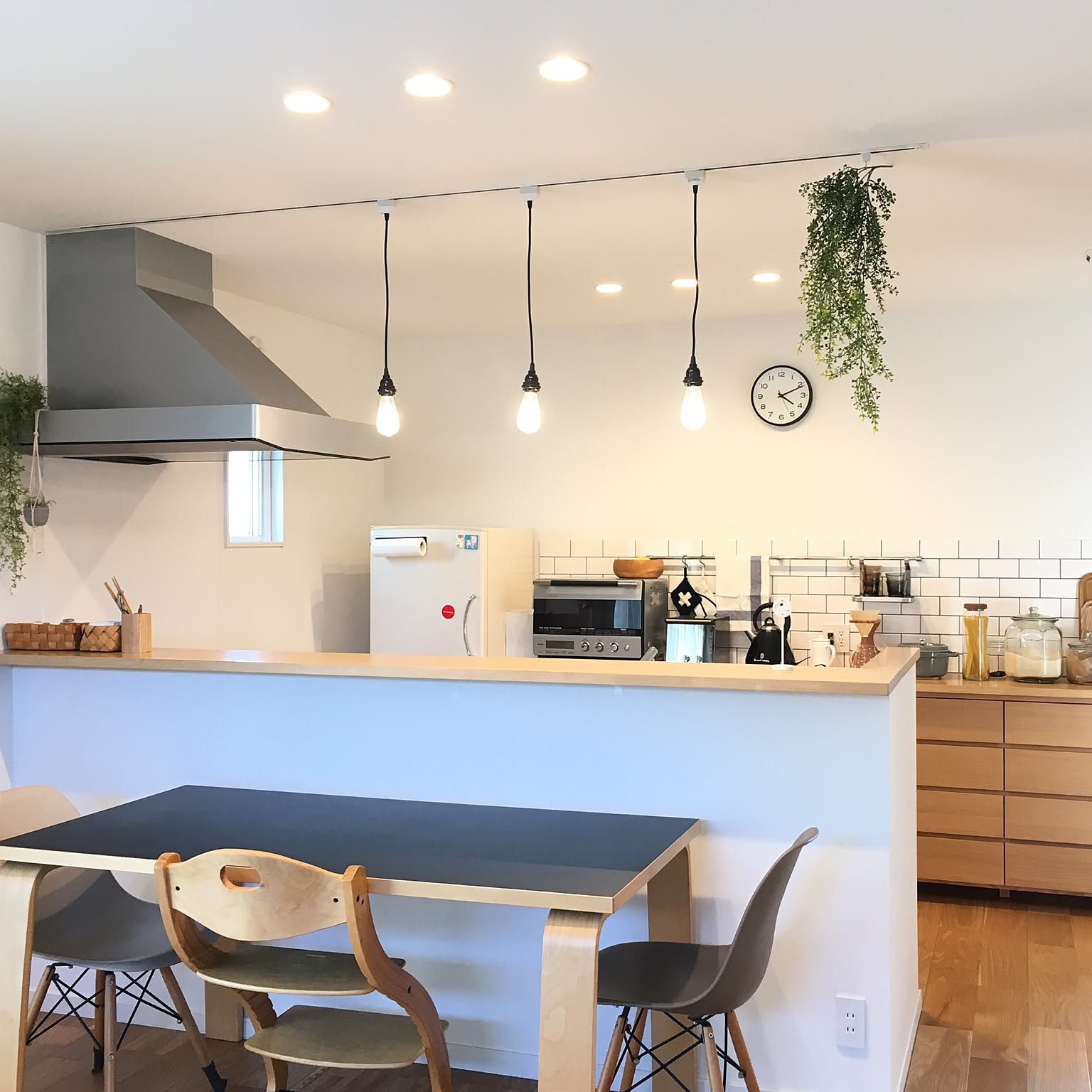 本当の自分と向き合って たどり着いたシンプル空間 憧れのキッチン Vol 95 Velihoooさん Roomclip Mag 暮らしとインテリアのwebマガジン