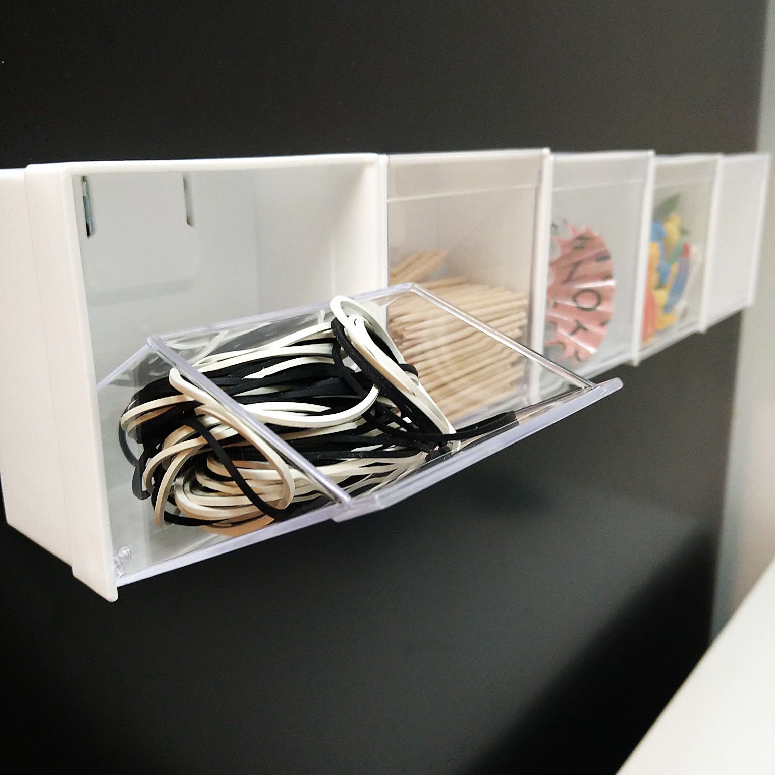 キュートなものから実用品まで あちこち使いたいセリアのマグネット商品 Roomclip Mag 暮らしとインテリアのwebマガジン キュートなものから実用品まで あちこち使いたいセリアのマグネット商品 Roomclip Mag 暮らしとインテリアのwebマガジン