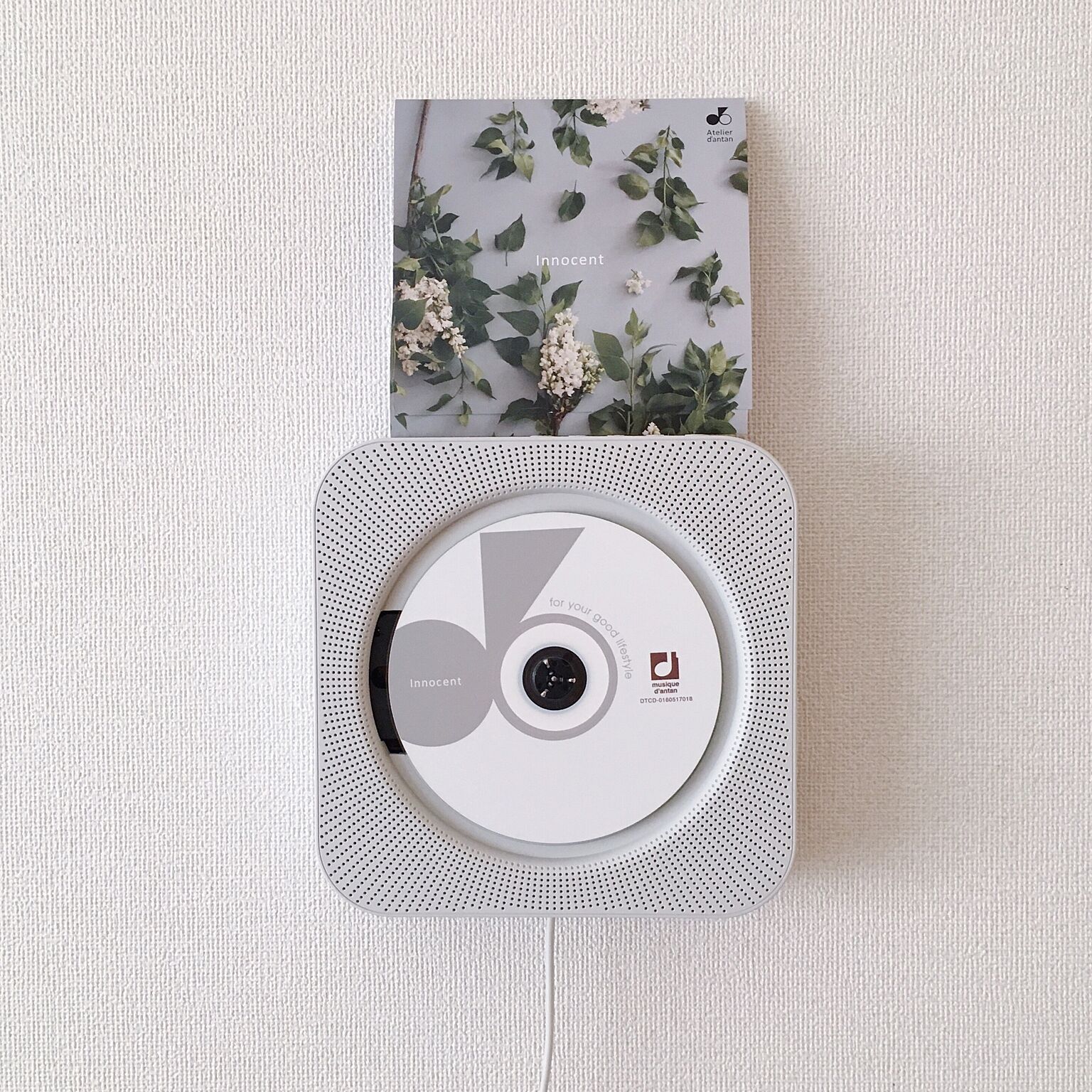 Muji 無印良品 の名品 壁掛式cdプレーヤー とくらす Roomclip Mag 暮らしとインテリアのwebマガジン