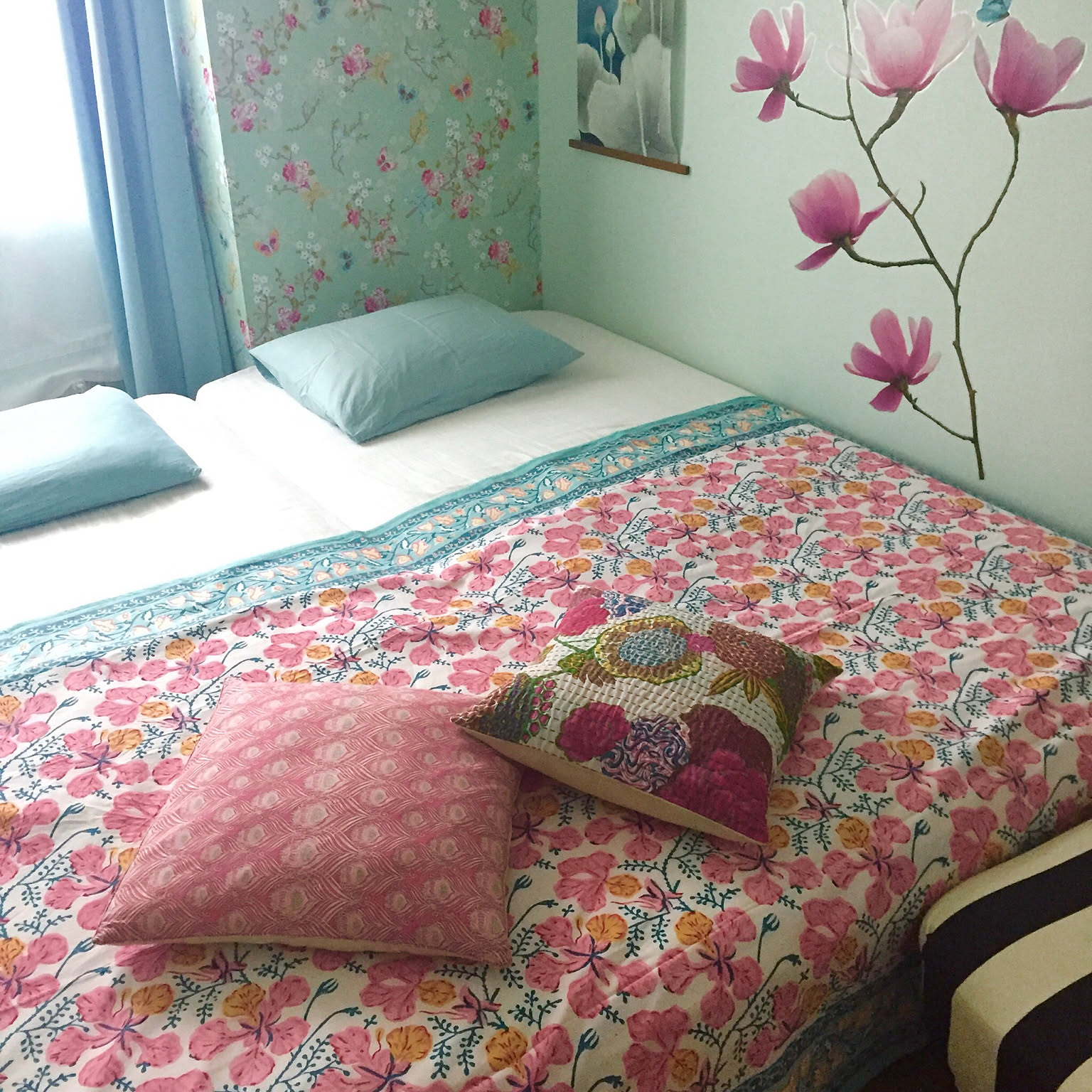 いつだって花柄に包まれていたい 大好きフラワープリント Roomclip Mag 暮らしとインテリアのwebマガジン