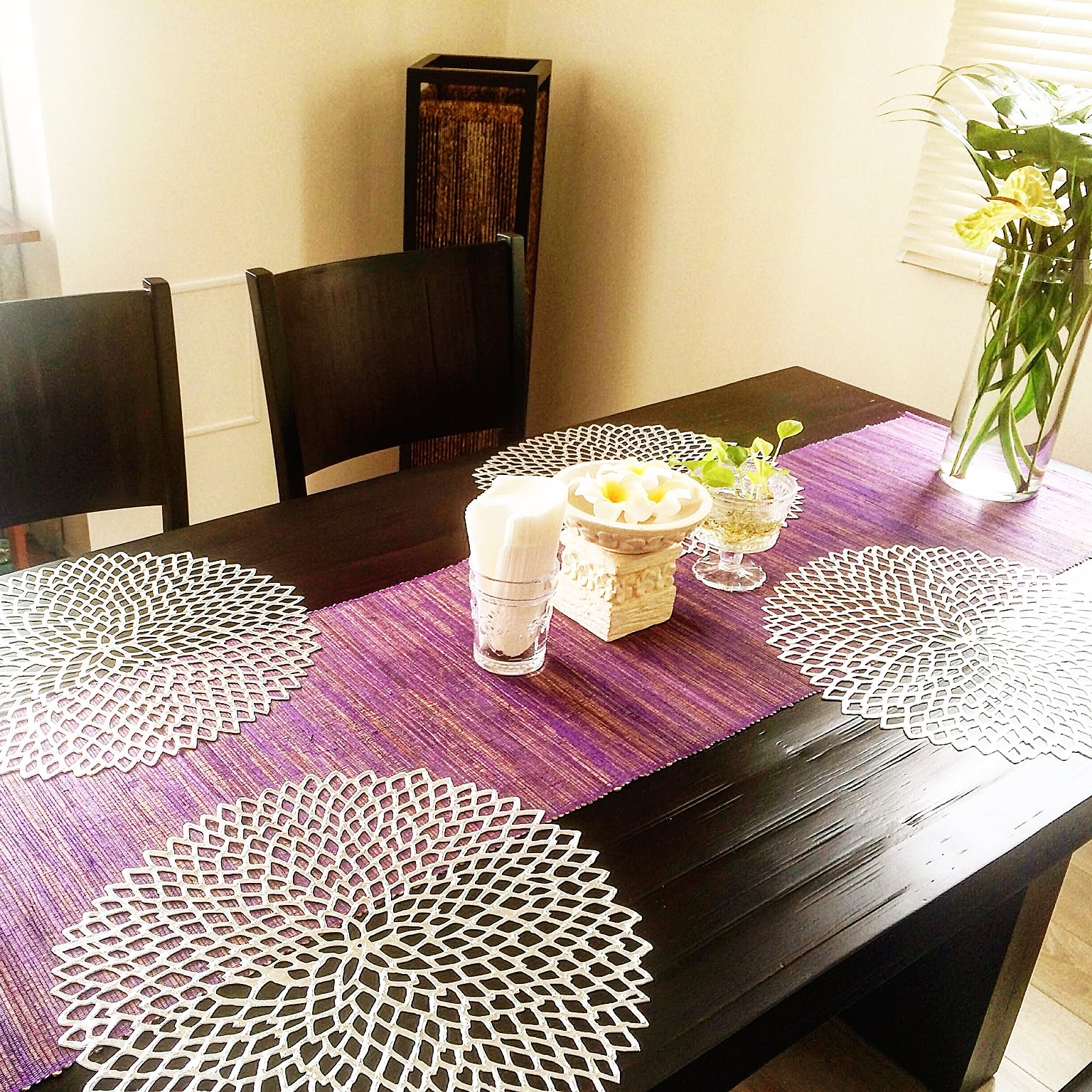 テーブルランナーを使ってテーブルを豪華にコーディネート Roomclip Mag 暮らしとインテリアのwebマガジン