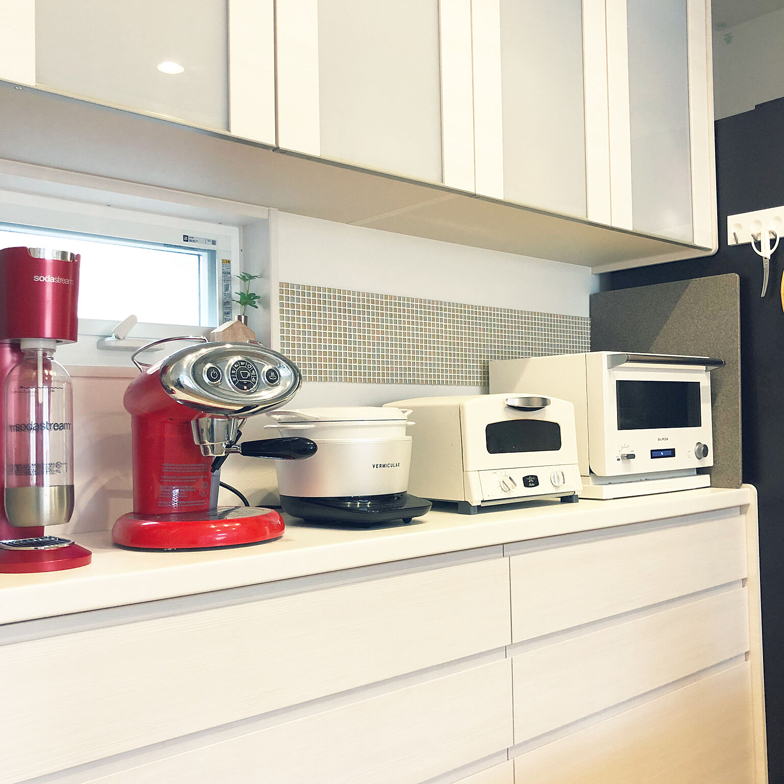 デザイン家電はここまできた スタイリッシュ炊飯器6選 Roomclip Mag 暮らしとインテリアのwebマガジン