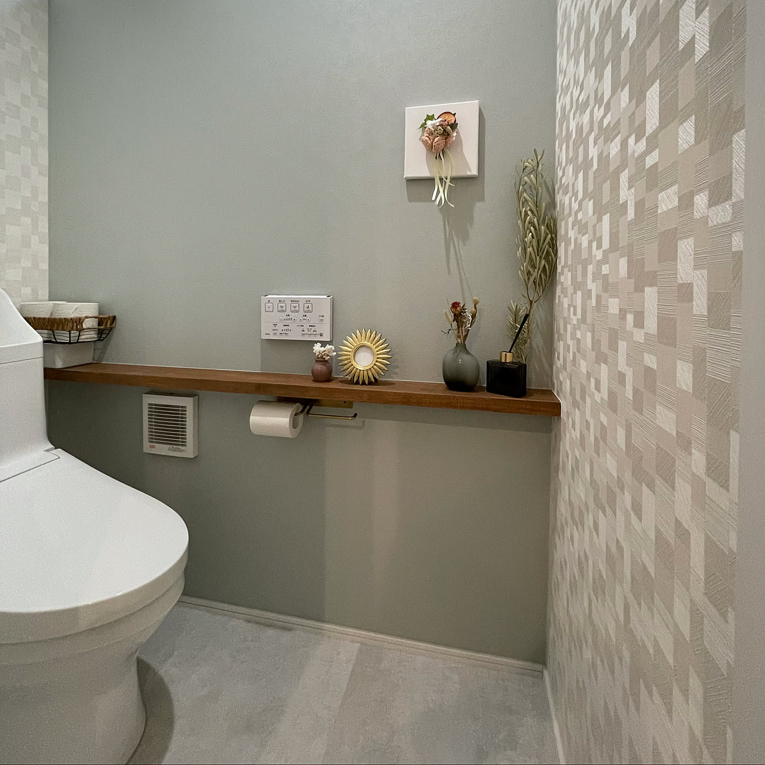 毎日使うから大好きな空間に アクセントクロスで楽しむトイレインテリア Roomclip Mag 暮らしとインテリアのwebマガジン