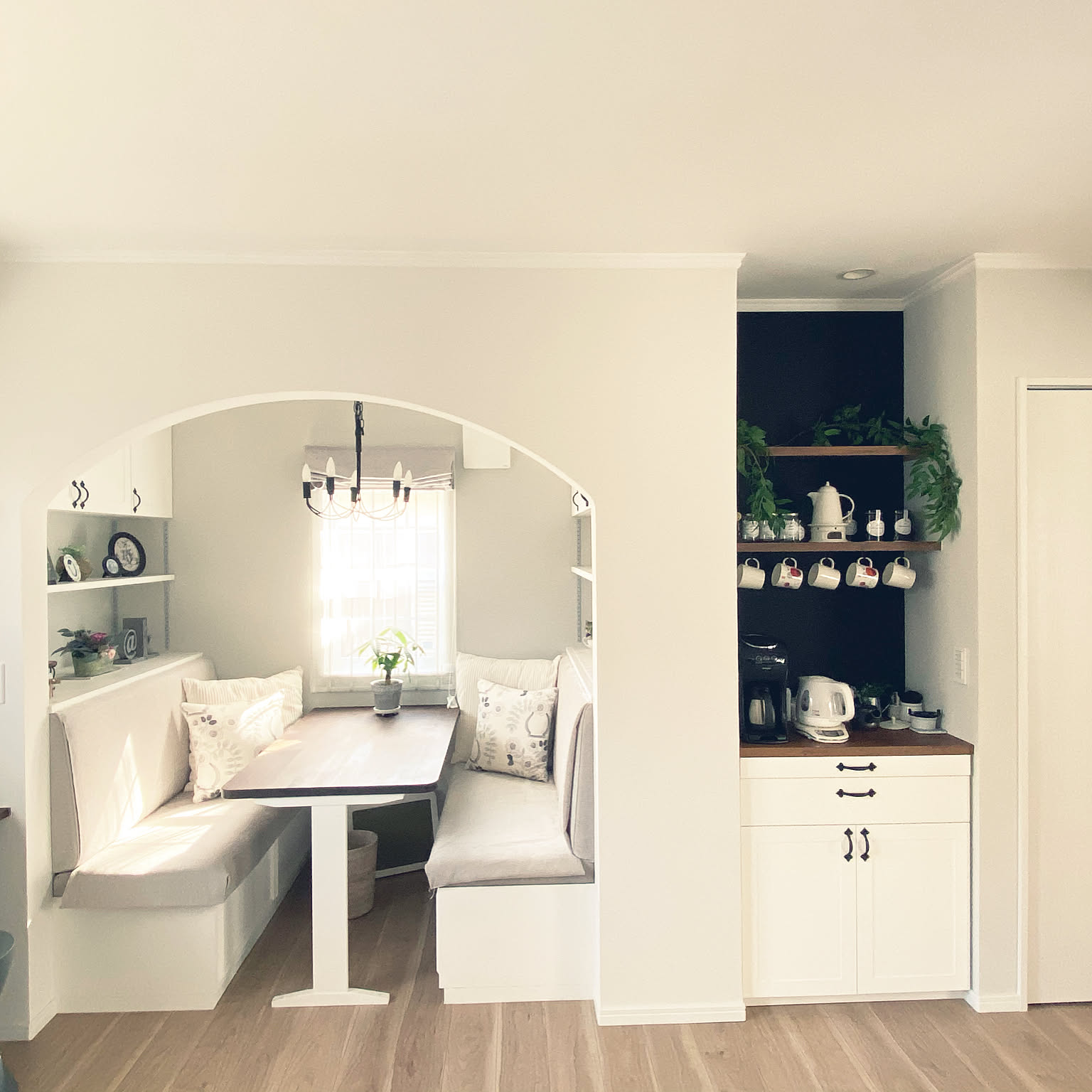 やわらかな印象の壁にうっとり♡お部屋に「R壁」を作ってみませんか？