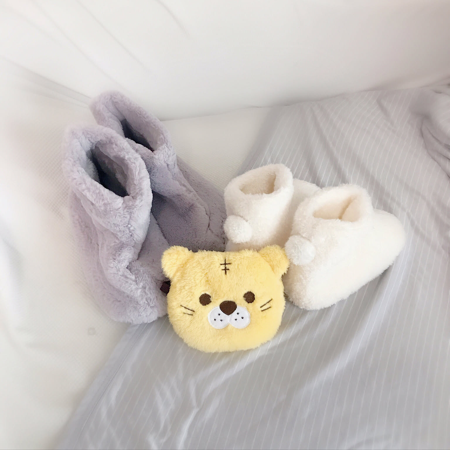 おうち時間充実♡ダイソーのルームシューズ＆ブランケット