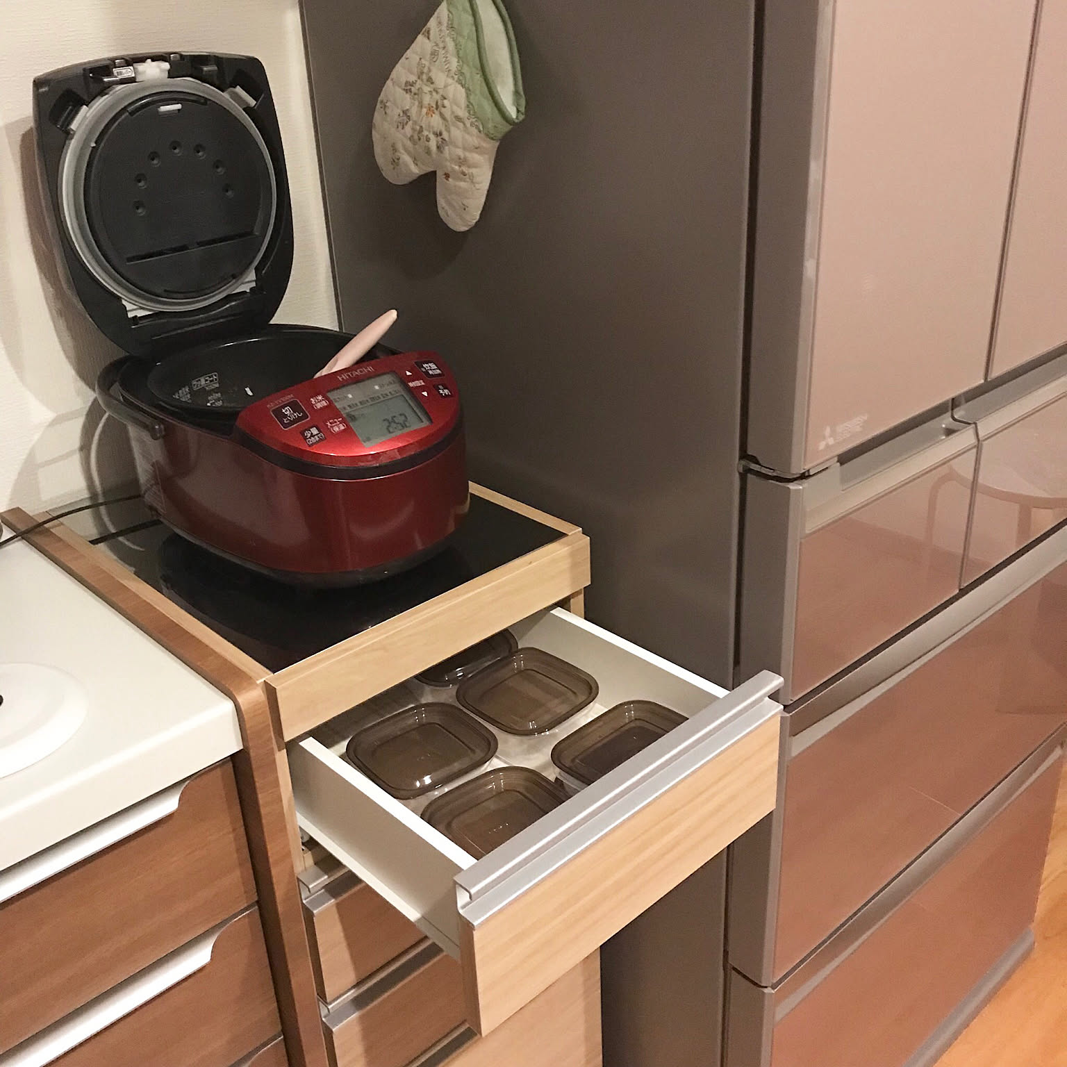必要な時にサッと出せる工夫がいっぱい！片付け上手さんの保存容器収納