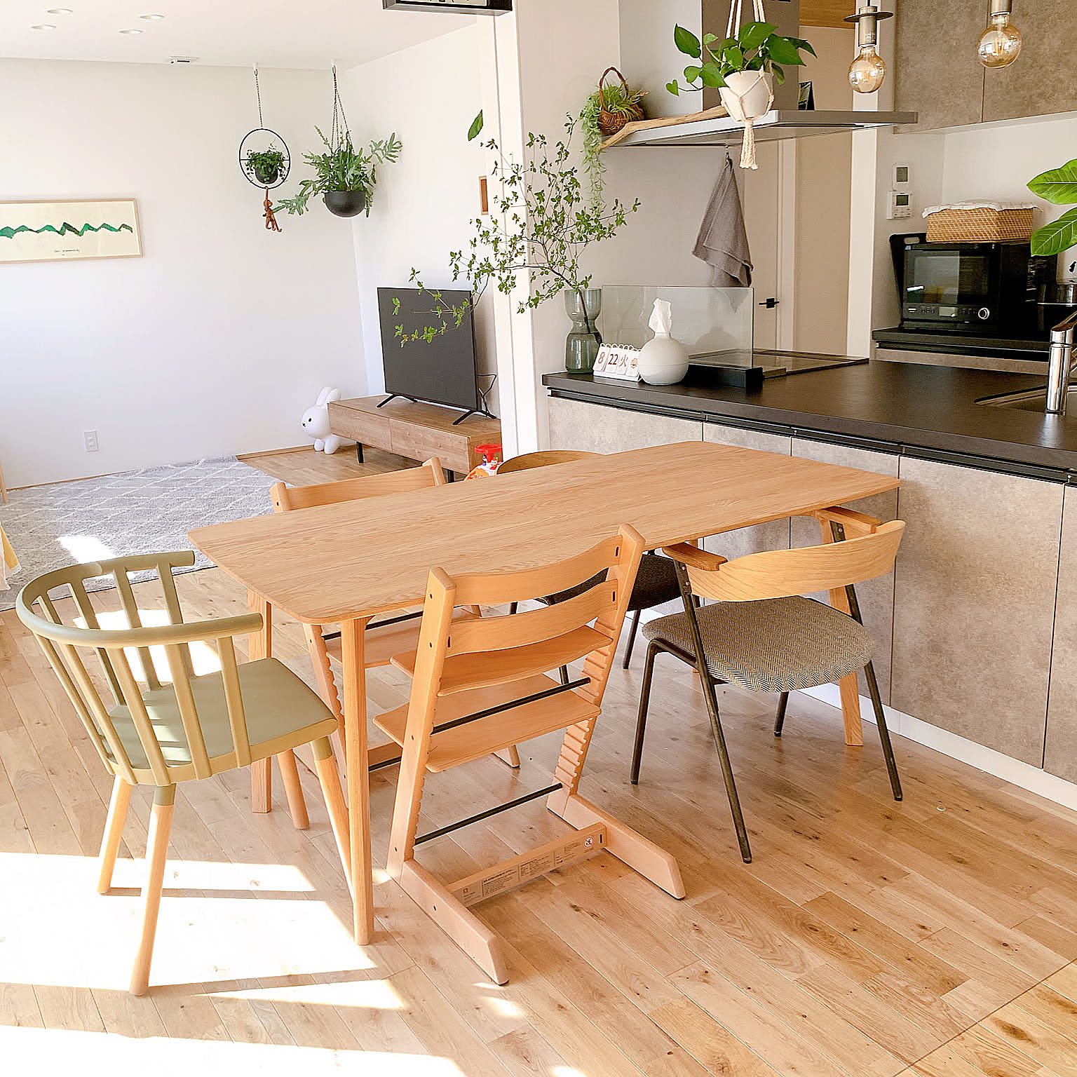 長く愛せる家具と出会える。木の温もりあふれるモモナチュラルのある暮らし