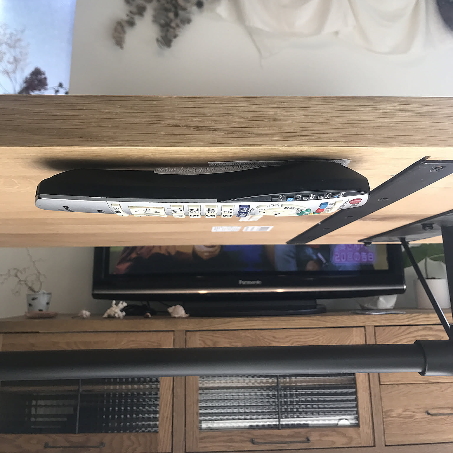 貼って留めるだけで暮らしが整う！マジックテープを使った日常に役立つアイデア集