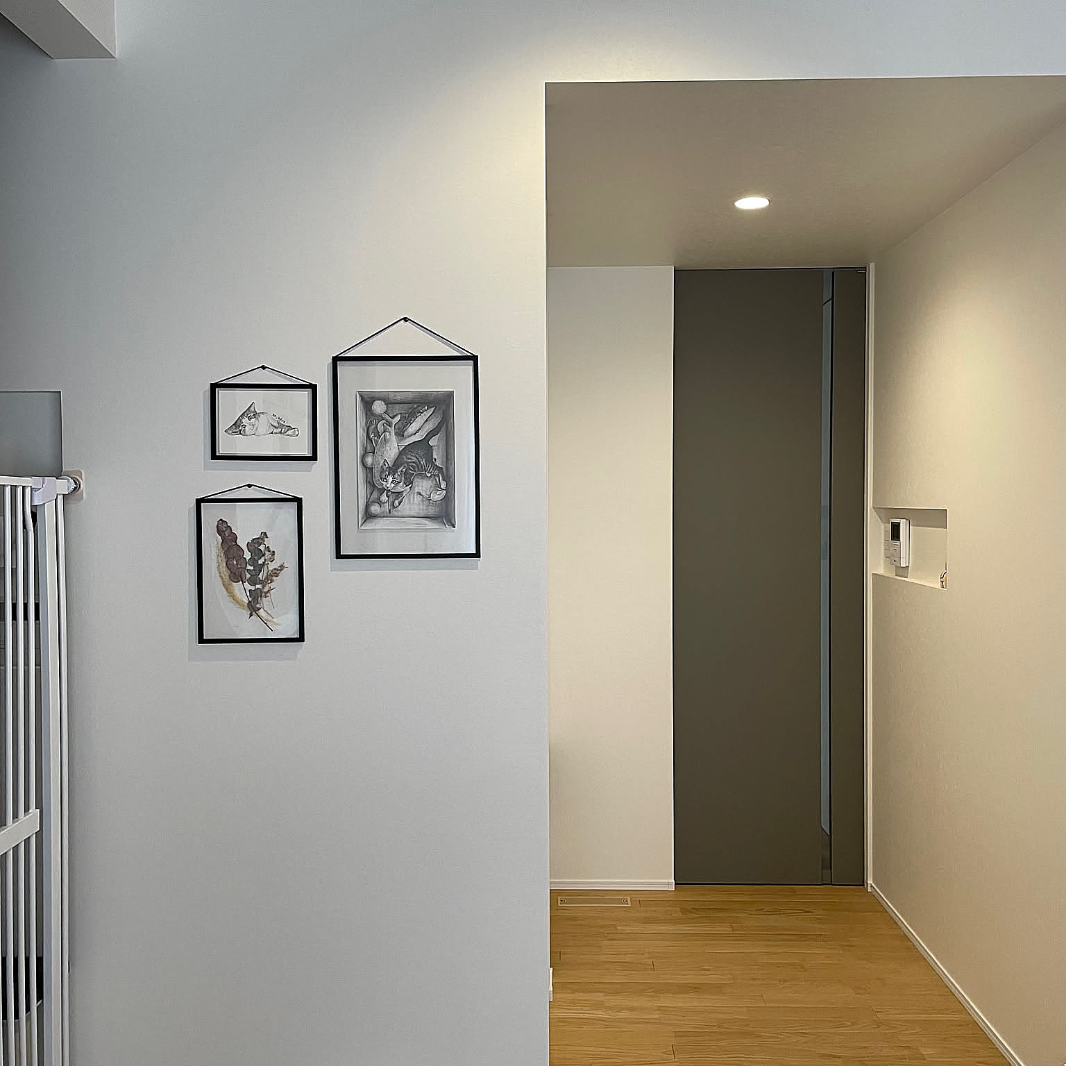 「超ミニマルだから可能性が膨らむ！アクリル板と木枠のフレーム」 by chovyさん