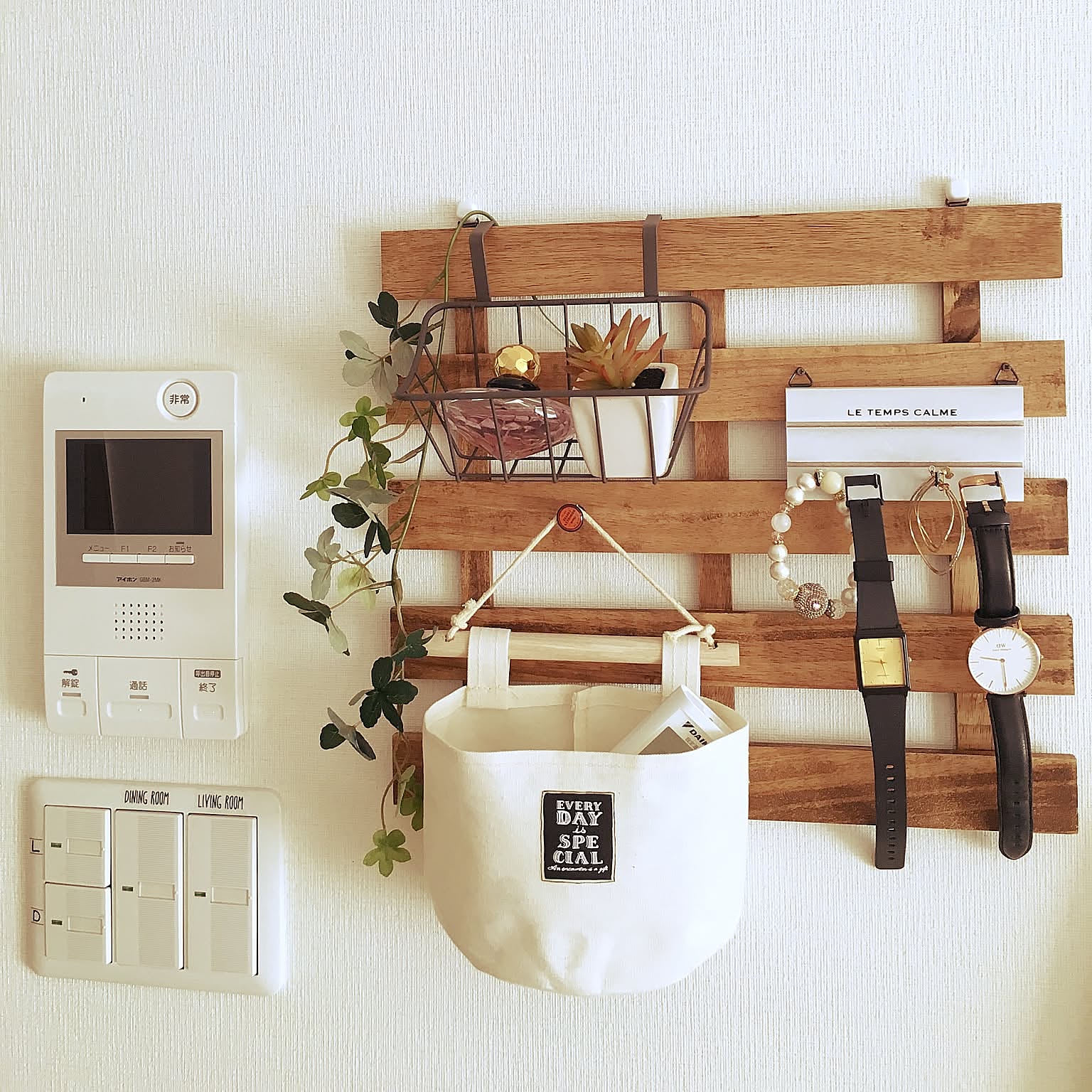 すのこをどう使う？収納やディスプレイにもなるDIYアイデア6選