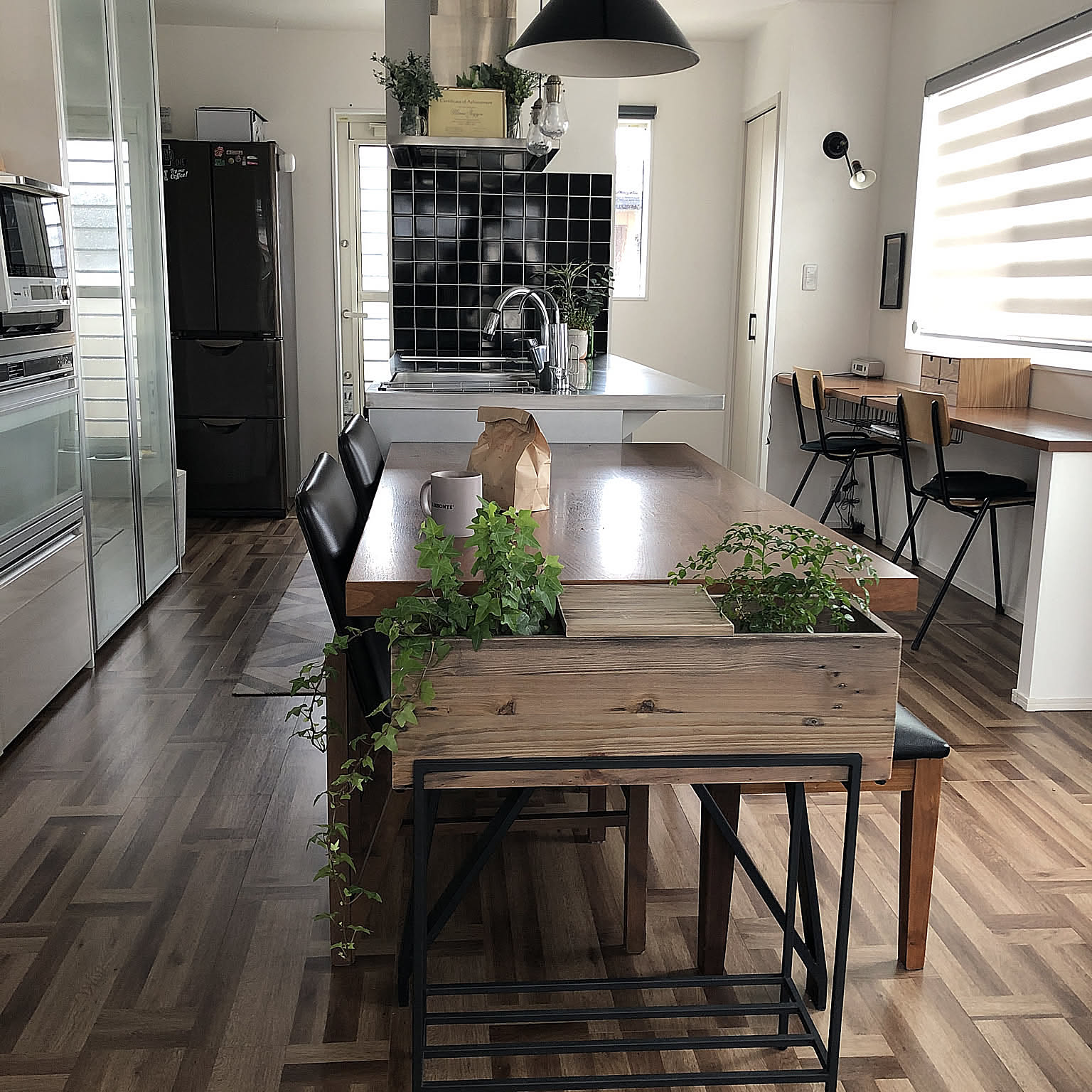 お気に入りの植物が引き立つ♪インテリアにもなるプラントスタンド6選