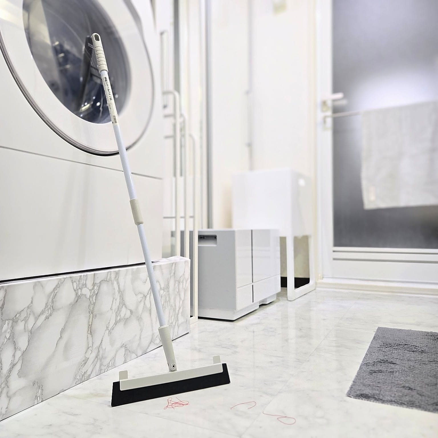 効率よく掃除してきれいをキープ！床にホコリがたまらないようにする工夫