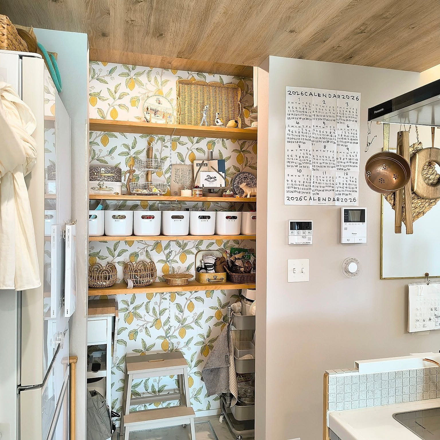 「暮らしの道具が、お気に入りの景色に。好きに囲まれたナチュラルカントリーなキッチン」 by lalaoinkさん