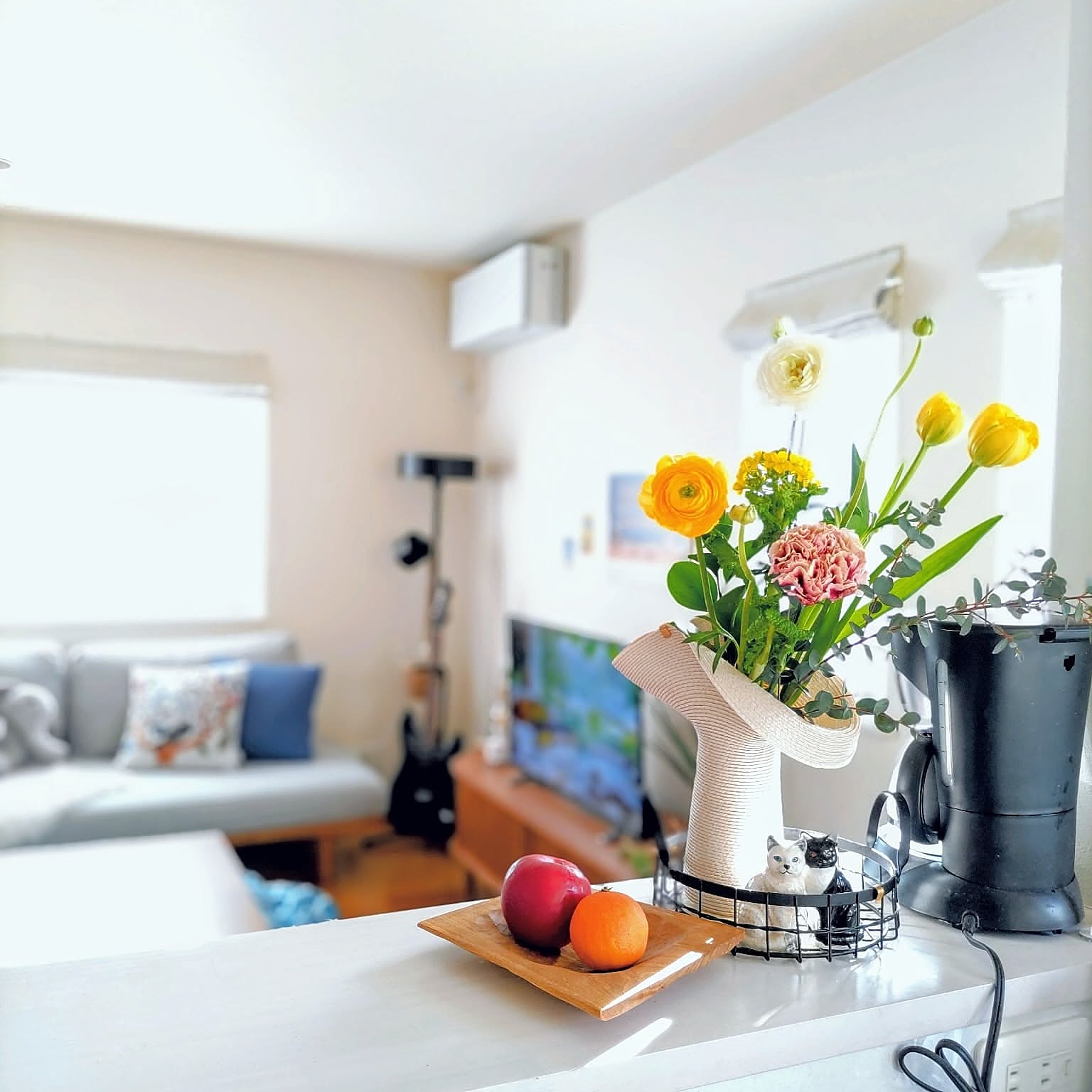 いつもの食卓や棚をパッと明るく♪春を呼び込む「花のある暮らし」5選